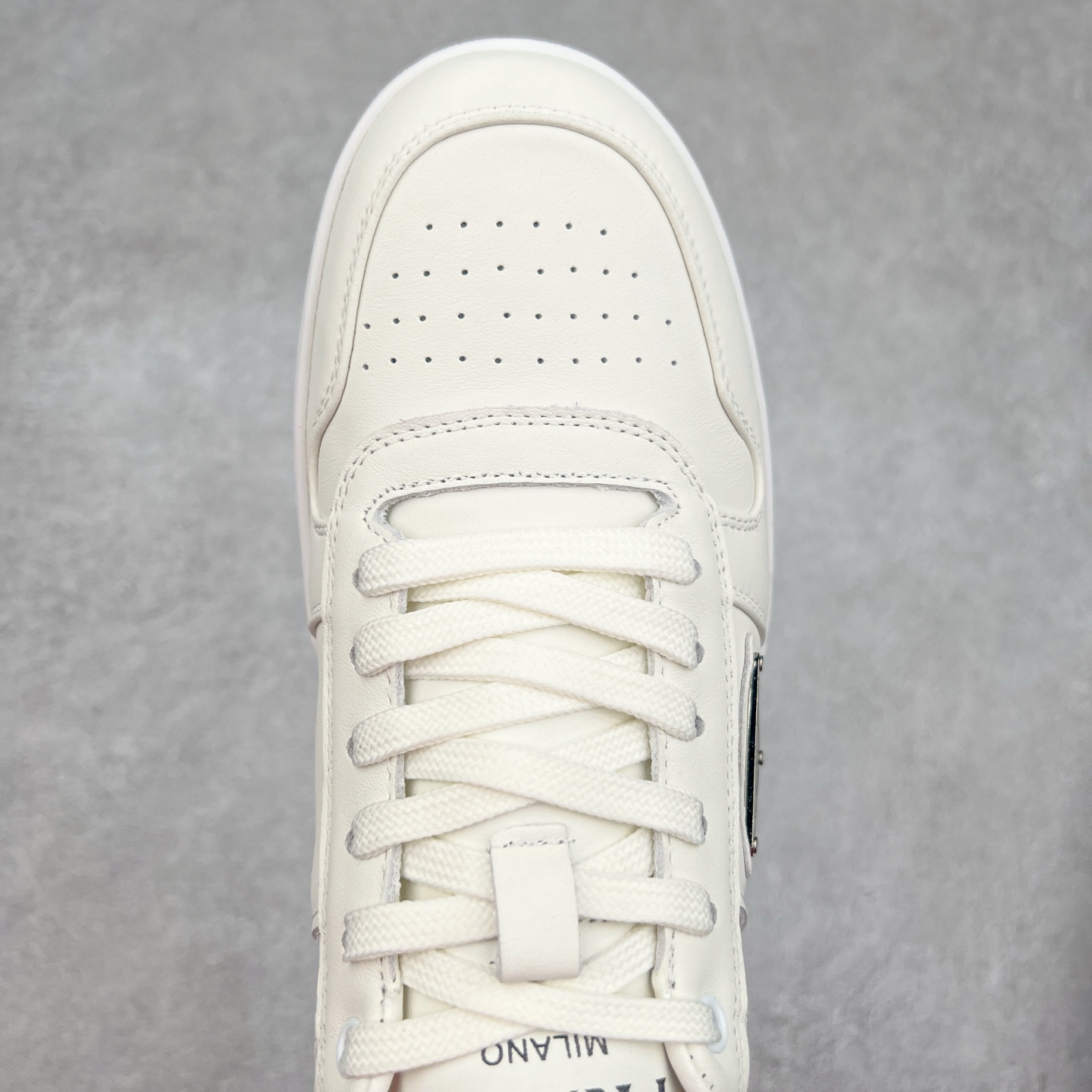 图片[4]-PRADA 普拉达马龙同款低帮男鞋运动休闲板鞋 #明星同款 广东大厂品质 专柜同步 大气个性更潮更抢眼更追求档次，它将颠覆旧念，与您共度时尚潮人必备! 面料采用原版进口小牛皮 牛皮内里垫脚 橡胶大底 轻便防滑耐磨 脚感舒适 款式耐看做工精细 配以简洁利落的鞋楦 彰显男人的果敢和硬朗 尺码：38 39 40 41 42 43 44 （皮鞋码）-选品中心