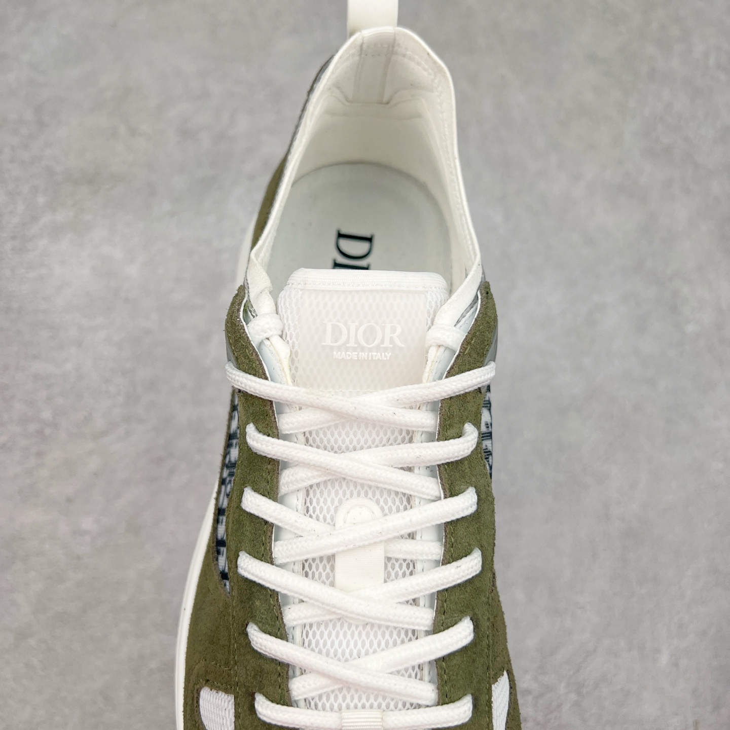 图片[5]-＃GD广顶 DIOR迪奥 B25 Runner 织物系带防滑低帮生活休闲鞋 结合运动版型与 Dior 优雅的经典标识。采用迪奥灰和白色光滑牛皮革精心制作，饰以经典的米色和黑色 Oblique 印花提升格调。搭配白色纹理橡胶鞋底，可为各式休闲造型增添经典气质，更显精致 配送专柜精美包装，面料采用原版定制牛皮+Oblique 印花布 定制进口超细纤维 增高3.5CM 尺码：40 41 42 43 44 45 46-选品中心