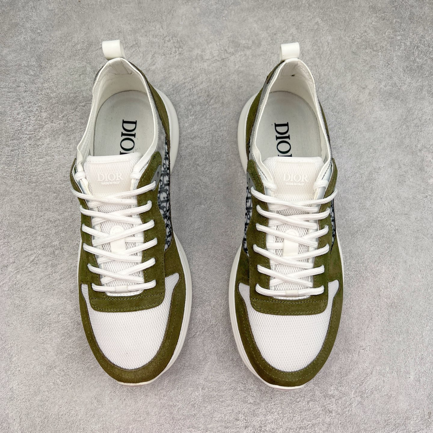 图片[2]-＃GD广顶 DIOR迪奥 B25 Runner 织物系带防滑低帮生活休闲鞋 结合运动版型与 Dior 优雅的经典标识。采用迪奥灰和白色光滑牛皮革精心制作，饰以经典的米色和黑色 Oblique 印花提升格调。搭配白色纹理橡胶鞋底，可为各式休闲造型增添经典气质，更显精致 配送专柜精美包装，面料采用原版定制牛皮+Oblique 印花布 定制进口超细纤维 增高3.5CM 尺码：40 41 42 43 44 45 46-选品中心