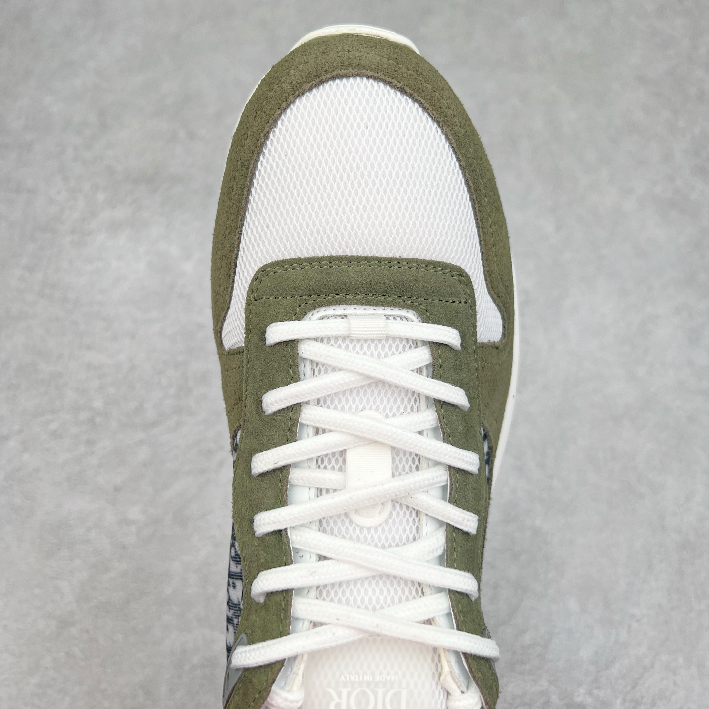 图片[4]-＃GD广顶 DIOR迪奥 B25 Runner 织物系带防滑低帮生活休闲鞋 结合运动版型与 Dior 优雅的经典标识。采用迪奥灰和白色光滑牛皮革精心制作，饰以经典的米色和黑色 Oblique 印花提升格调。搭配白色纹理橡胶鞋底，可为各式休闲造型增添经典气质，更显精致 配送专柜精美包装，面料采用原版定制牛皮+Oblique 印花布 定制进口超细纤维 增高3.5CM 尺码：40 41 42 43 44 45 46-选品中心