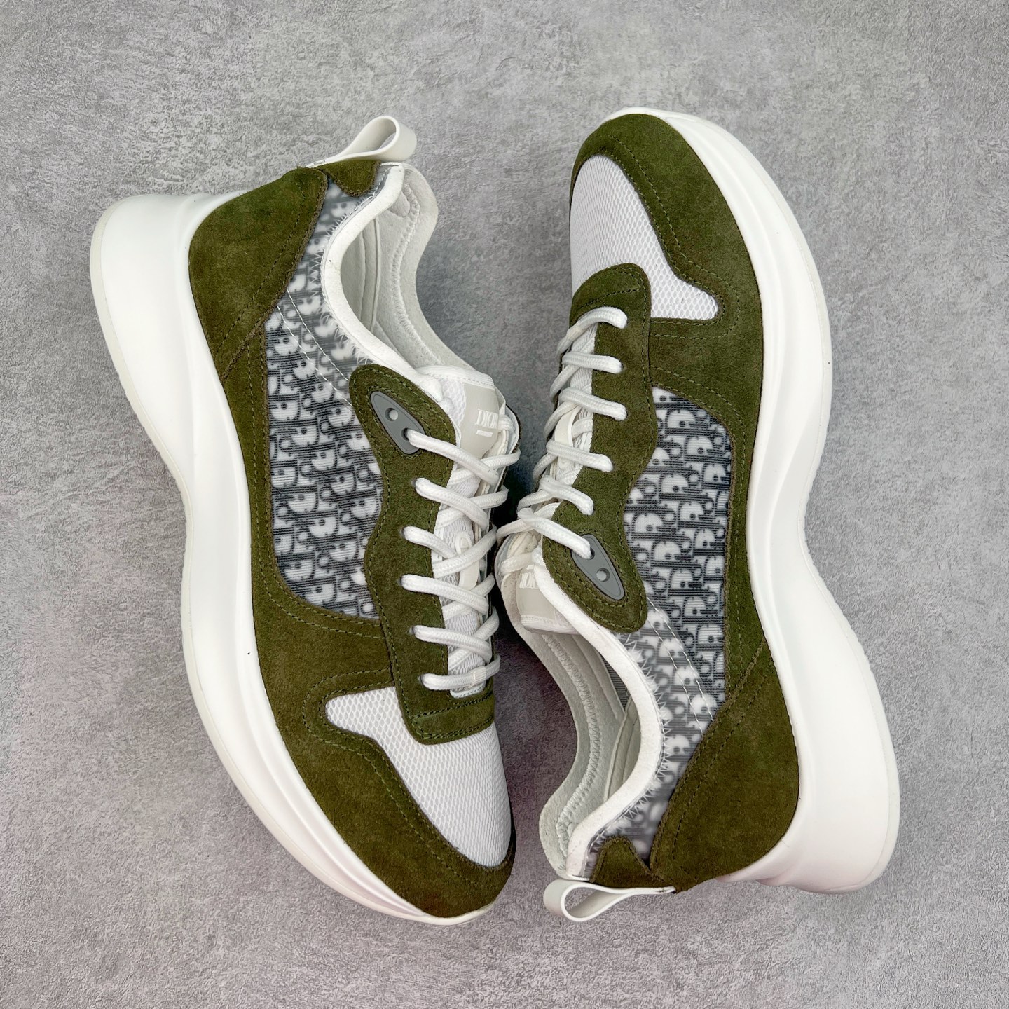 图片[3]-＃GD广顶 DIOR迪奥 B25 Runner 织物系带防滑低帮生活休闲鞋 结合运动版型与 Dior 优雅的经典标识。采用迪奥灰和白色光滑牛皮革精心制作，饰以经典的米色和黑色 Oblique 印花提升格调。搭配白色纹理橡胶鞋底，可为各式休闲造型增添经典气质，更显精致 配送专柜精美包装，面料采用原版定制牛皮+Oblique 印花布 定制进口超细纤维 增高3.5CM 尺码：40 41 42 43 44 45 46-选品中心