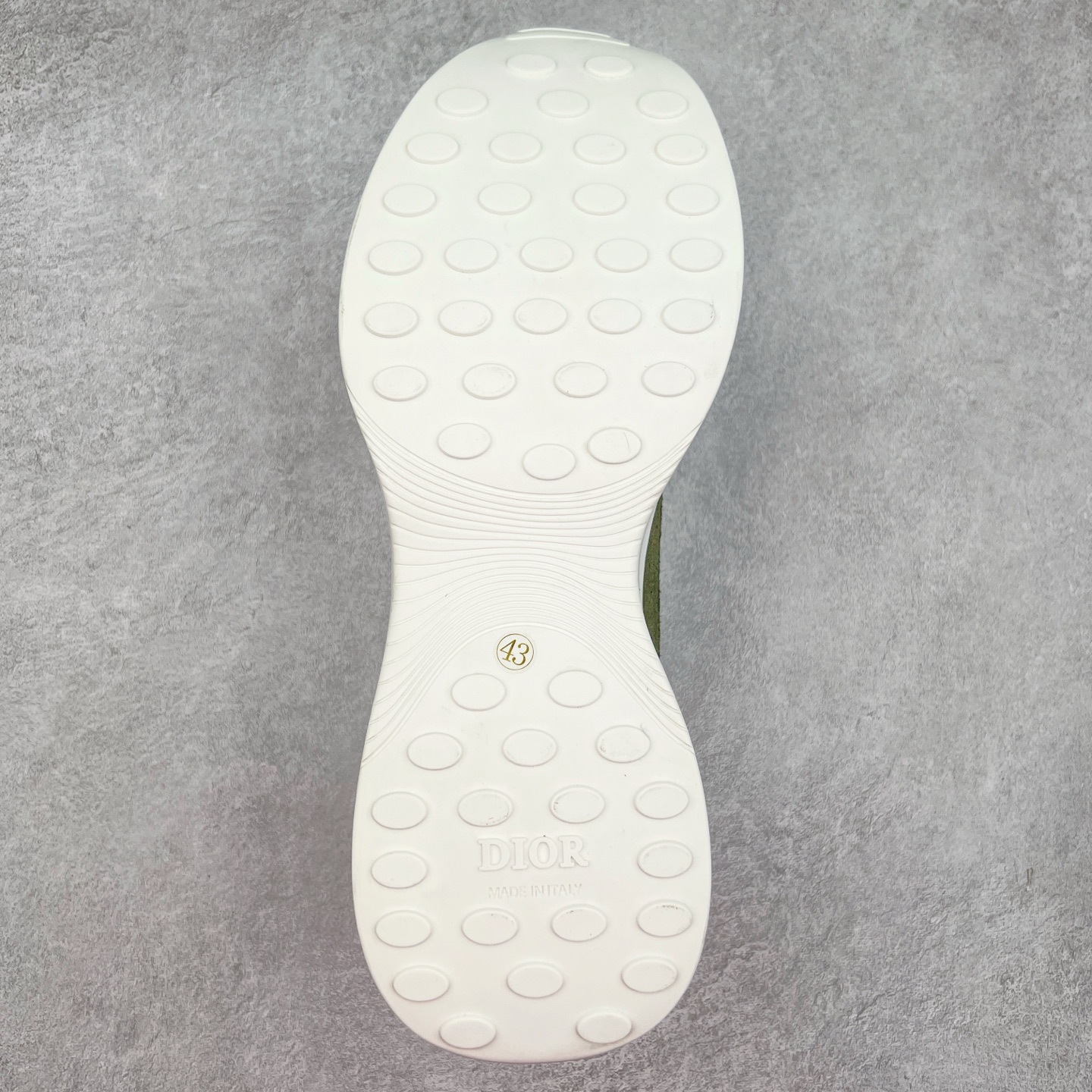 图片[9]-＃GD广顶 DIOR迪奥 B25 Runner 织物系带防滑低帮生活休闲鞋 结合运动版型与 Dior 优雅的经典标识。采用迪奥灰和白色光滑牛皮革精心制作，饰以经典的米色和黑色 Oblique 印花提升格调。搭配白色纹理橡胶鞋底，可为各式休闲造型增添经典气质，更显精致 配送专柜精美包装，面料采用原版定制牛皮+Oblique 印花布 定制进口超细纤维 增高3.5CM 尺码：40 41 42 43 44 45 46-选品中心