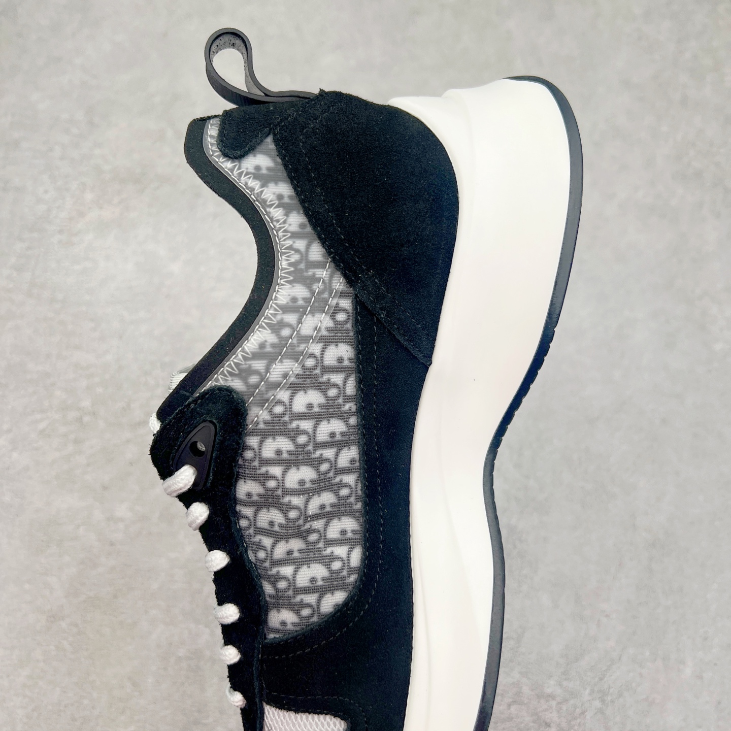 图片[7]-＃GD广顶 DIOR迪奥 B25 Runner 织物系带防滑低帮生活休闲鞋 结合运动版型与 Dior 优雅的经典标识。采用迪奥灰和白色光滑牛皮革精心制作，饰以经典的米色和黑色 Oblique 印花提升格调。搭配白色纹理橡胶鞋底，可为各式休闲造型增添经典气质，更显精致 配送专柜精美包装，面料采用原版定制牛皮+Oblique 印花布 定制进口超细纤维 增高3.5CM 尺码：40 41 42 43 44 45 46-选品中心