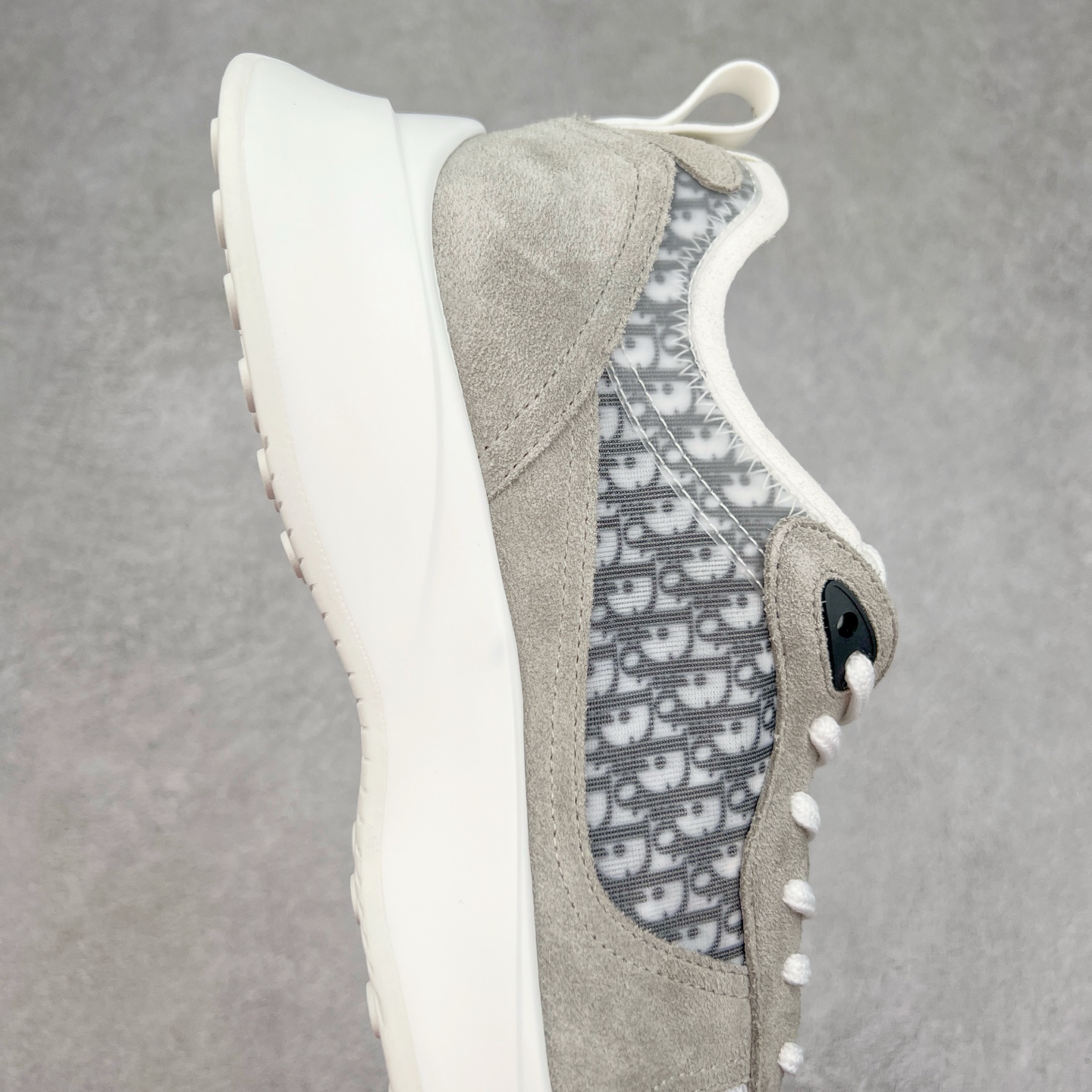 图片[6]-＃GD广顶 DIOR迪奥 B25 Runner 织物系带防滑低帮生活休闲鞋 结合运动版型与 Dior 优雅的经典标识。采用迪奥灰和白色光滑牛皮革精心制作，饰以经典的米色和黑色 Oblique 印花提升格调。搭配白色纹理橡胶鞋底，可为各式休闲造型增添经典气质，更显精致 配送专柜精美包装，面料采用原版定制牛皮+Oblique 印花布 定制进口超细纤维 增高3.5CM 尺码：40 41 42 43 44 45 46-选品中心