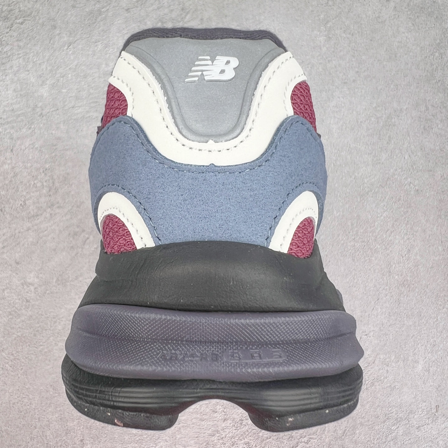 图片[8]-New Balance NB2010系列新百伦经典复古休闲运动板鞋 以ENCAP中底配以升级版 N-ERGY缓震物料 鞋面则采用特色的柔软麂皮搭以NewBalance经典的尼龙网布 低调中还原跑鞋本真 更年轻化的设计理念与材质 让新世代青年得以用全新视角体验经典鞋款的传奇魅力 货号：U2010NB13731 尺码：36 37 37.5 38 38.5 39.5 40 40.5 41.5 42 42.5 43 44-选品中心