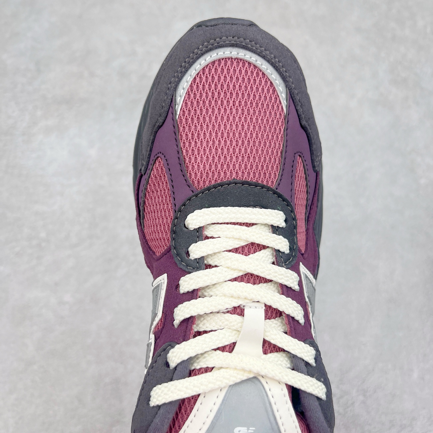 图片[4]-New Balance NB2010系列新百伦经典复古休闲运动板鞋 以ENCAP中底配以升级版 N-ERGY缓震物料 鞋面则采用特色的柔软麂皮搭以NewBalance经典的尼龙网布 低调中还原跑鞋本真 更年轻化的设计理念与材质 让新世代青年得以用全新视角体验经典鞋款的传奇魅力 货号：U2010NB13731 尺码：36 37 37.5 38 38.5 39.5 40 40.5 41.5 42 42.5 43 44-选品中心