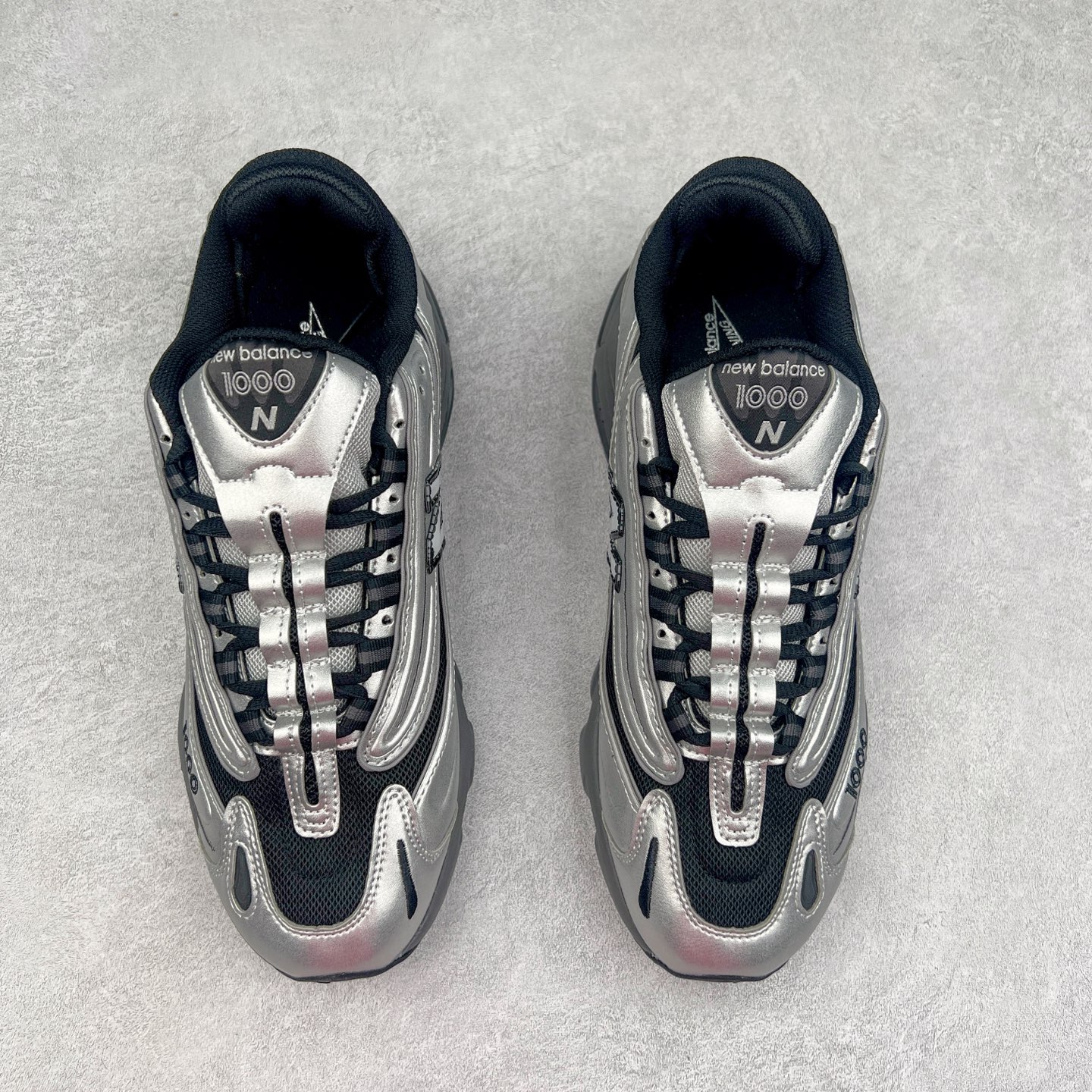 图片[2]-NB新百伦New Balance M1000 系列低帮复古老爹风休闲运动慢跑鞋 据悉，New Balance的复古鞋型M1000系列将在2024年正式回归。而自家美产创意总监Teddy Santis的AIMÉ LEON DORE也将率先推出联名1000撑撑场子，鞋款预计将在今年正式发布。New Balance1000系列作为NB最高端的鞋型，诞生于1999年，一度成为当年的热门鞋型，神似Nike Air Max95，现在看来也是一双符合潮流趋势的复古老爹鞋型。此番Teddy Santis亲自操刀，将丰富的配色和升级材质于复古的1000鞋型结合，鞋身采用米色、绿色和粉色的搭配。\\\”N\\\”字Logo也以全新的设计呈现，以1000标志性的网布和皮革材质打造，带来全新的视觉体验。后续ALD和New Balance1000的联名还将推出纯白配色，具体颜值还要等更多实物图的释出。AIMÉ LEON DORE和New Balance的多次联名一直有着超高的人气，无论是550还是1906R都有着不低的溢价，预计此番颜值不错的全新1000也会有着较高的人气。尺码：36 37 37.5 38 38.5 39.5 40 40.5 41.5 42 42.5 43 44 44.5 45-选品中心