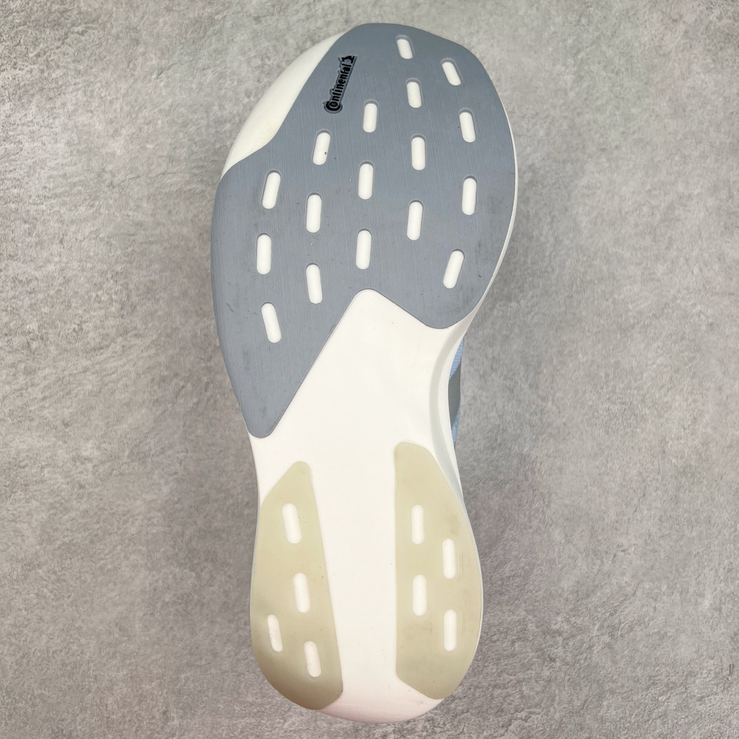 图片[9]-AD Adizero EVO SL 马拉松竞速专业跑鞋 JS4453 CELERMESH针织网面非常轻薄 纤维间的缝隙很大 可以保证跑步时的透气、排汗效果 鞋舌直接与两侧的内衬和鞋底连接在一起 在跑步过程中不会被鞋舌的左右移动所困扰 在标准鞋带孔的基础上再拓宽一组鞋带孔 适合不同脚型的需求 突破性 EnergyRods 技术，有助于跑者实现更好的成绩 中底独特的LIGHTSTRIKE PRO泡棉材质 微弹感觉在跑步过程中给予了良好的支撑体验 对于顶级精英和高水平进阶跑者来说 ADIOS PRO是一双值得信赖的竞速比赛用鞋 尺码：36 36.5 37.5 38 38.5 39 40 40.5 41 42 42.5 43 44 44.5 45-选品中心