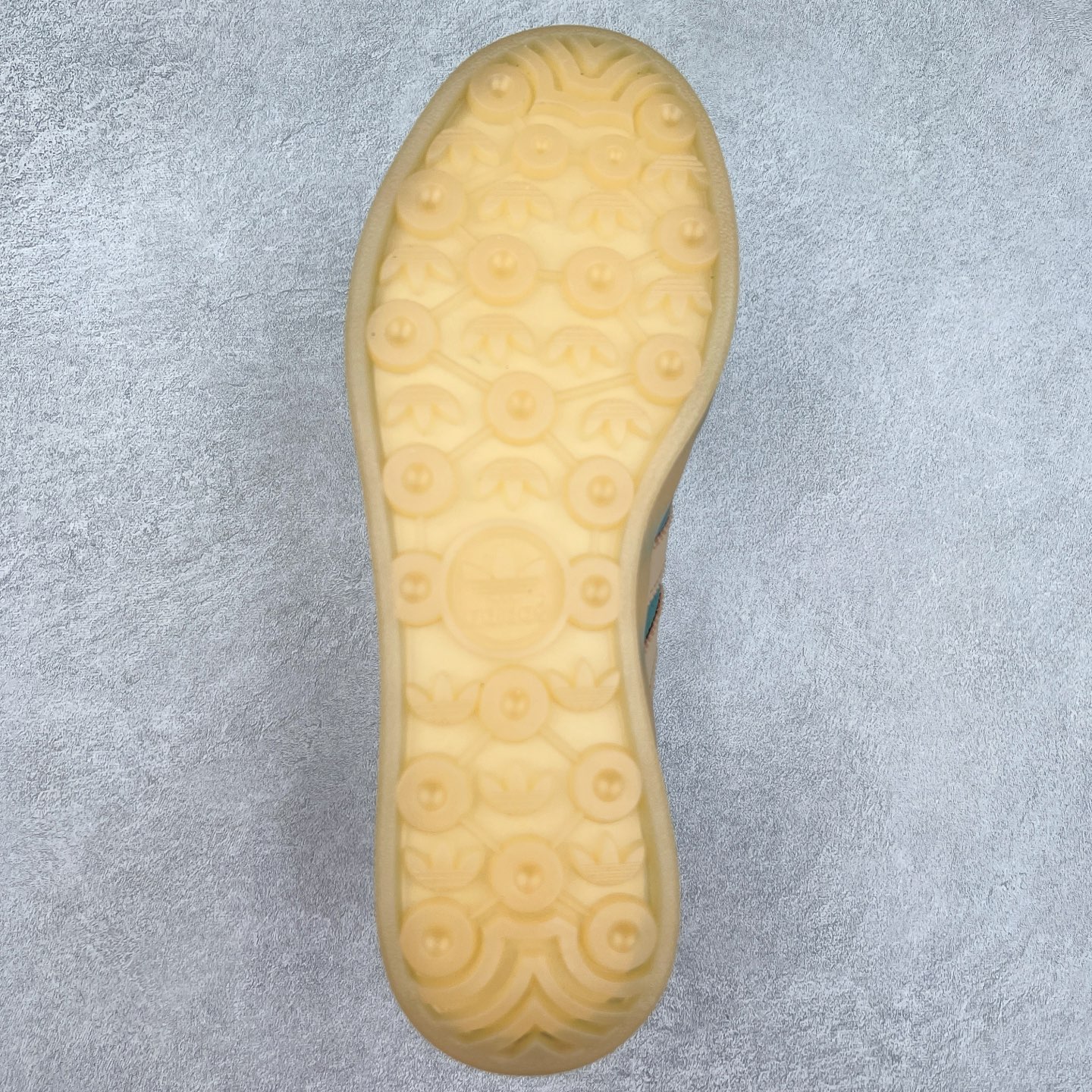 图片[9]-AD Gazelle Indoor Trainers 羚羊内训系列低帮复古百搭休闲运动德训风板鞋 JH5402 90年代经典的复刻版！自60年代以足球训练鞋面世以来,Gazelle就以其经典设计席卷全球。1991年版本的复刻,再造经典Gazelle。采用皮革打造,搭配浊色细节,让这款经典更加简约。尺码：36 36⅔ 37⅓ 38 38⅔ 39⅓ 40 40⅔ 41⅓ 42 42⅔ 43⅓ 44⅓ 44⅔ 45-选品中心