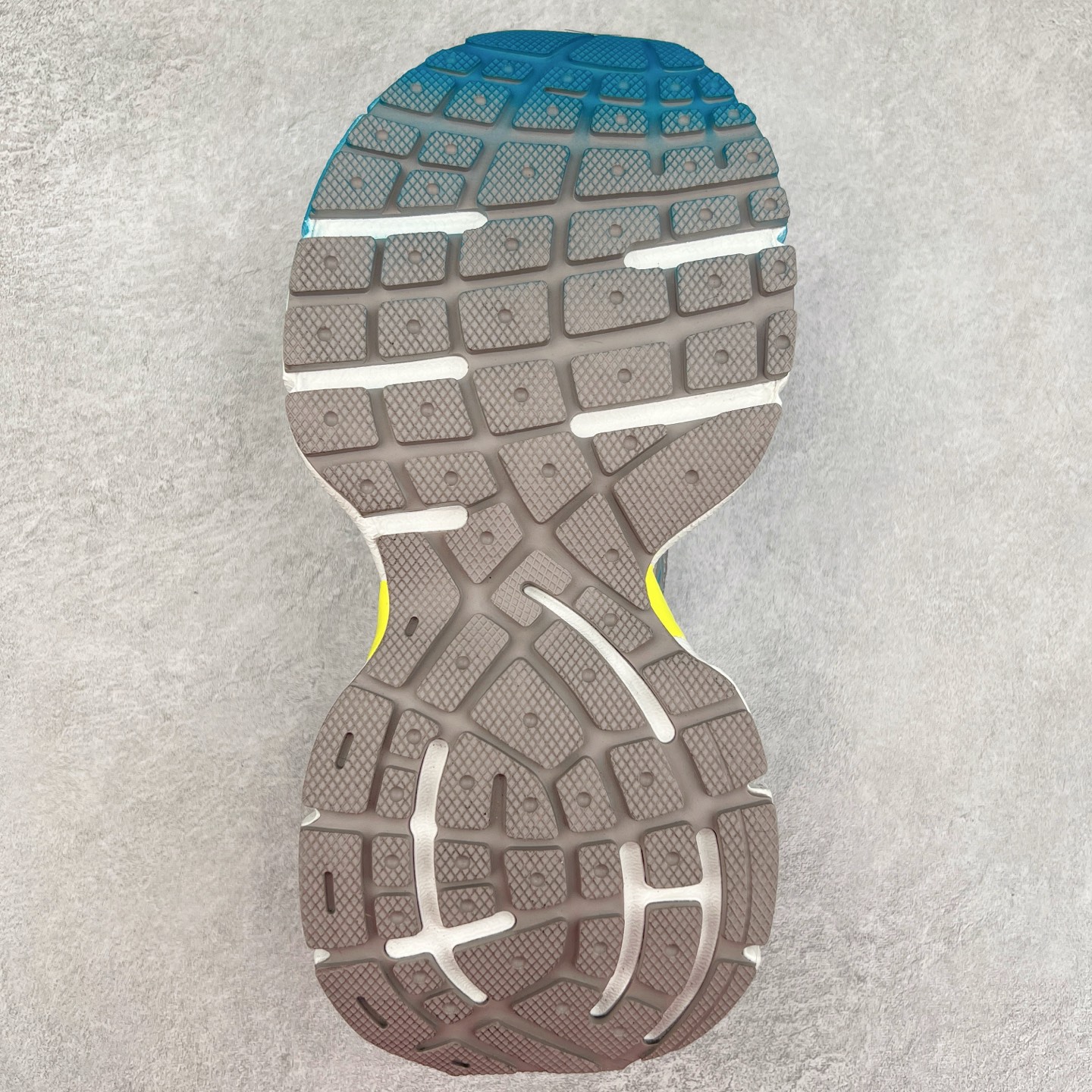 图片[9]-＃XA BALENCIAGA 3XL Sneakers 巴黎世家十代网布系带低帮走秀复古老爹鞋 全套原纸板楦头开发 最原汁原味的灵魂版型 全鞋荧光划线卡点 胶水把控整洁度追求极致完美 每一双都是工艺品 多重QC质检 超越公司货的品控标准 实实在在的免检产品 原盒原配 正确字体电绣 粗细、位置、大小正确 侧边TPU 透气孔匹配意产原版 正确分离大底 TPU软底 原版一致大底LOGO 立体感十足 原厂皮料水洗做旧 采购原厂网纱 不含皮革 网布材料和聚氨酯 磨损效果 鞋头边缘和后帮 Balenciaga 徽标 鞋面和后跟凸印尺码 鞋舌 3XL 橡胶品牌标识和反光细节 鞋帮拉袢和鞋舌拉祥 配反光细节 备用鞋带在鞋履前侧 可在穿着前取下 便于不同造型搭配 正常尺码 尺码：35 36 37 38 39 40 41 42 43 44 45 46-选品中心