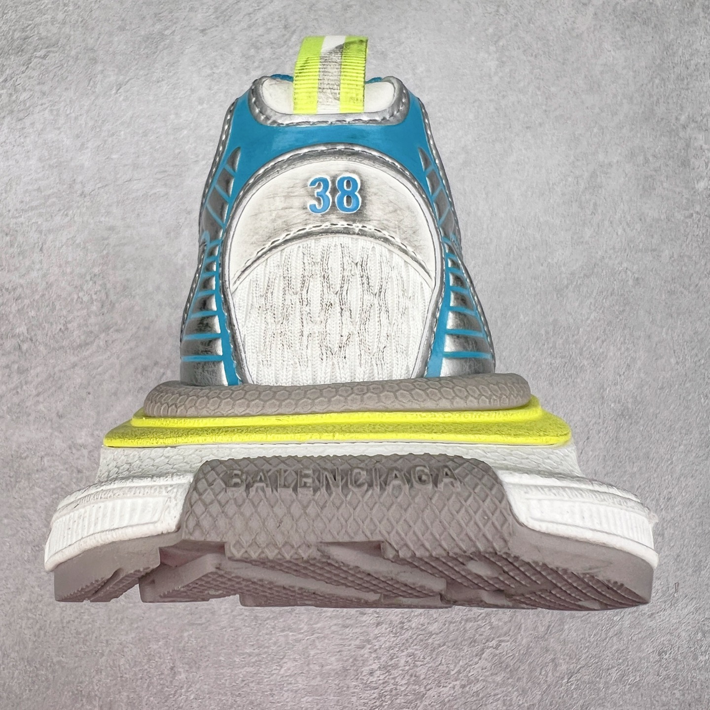 图片[8]-＃XA BALENCIAGA 3XL Sneakers 巴黎世家十代网布系带低帮走秀复古老爹鞋 全套原纸板楦头开发 最原汁原味的灵魂版型 全鞋荧光划线卡点 胶水把控整洁度追求极致完美 每一双都是工艺品 多重QC质检 超越公司货的品控标准 实实在在的免检产品 原盒原配 正确字体电绣 粗细、位置、大小正确 侧边TPU 透气孔匹配意产原版 正确分离大底 TPU软底 原版一致大底LOGO 立体感十足 原厂皮料水洗做旧 采购原厂网纱 不含皮革 网布材料和聚氨酯 磨损效果 鞋头边缘和后帮 Balenciaga 徽标 鞋面和后跟凸印尺码 鞋舌 3XL 橡胶品牌标识和反光细节 鞋帮拉袢和鞋舌拉祥 配反光细节 备用鞋带在鞋履前侧 可在穿着前取下 便于不同造型搭配 正常尺码 尺码：35 36 37 38 39 40 41 42 43 44 45 46-选品中心