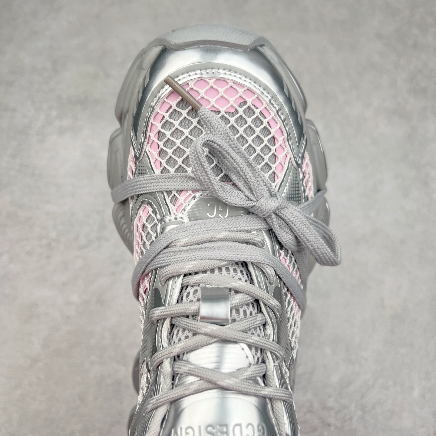 图片[4]-GG-CC 林允同款 5CM厚底增高 星河粒子 银白色 银角大王 月牙底绑带镂空老爹鞋 春日踏青舒适度和少女感GGCC 德训鞋界的白月光🌙 银白配色好温柔 镂空鞋面/侧边绑带/三层组合月牙底 柔软有弹性的月牙底和增加舒适度显腿长的5cm内增高 长时间走路和站立都不累脚舒适度和少女感 尺码：35 36 37 38 39 40-选品中心