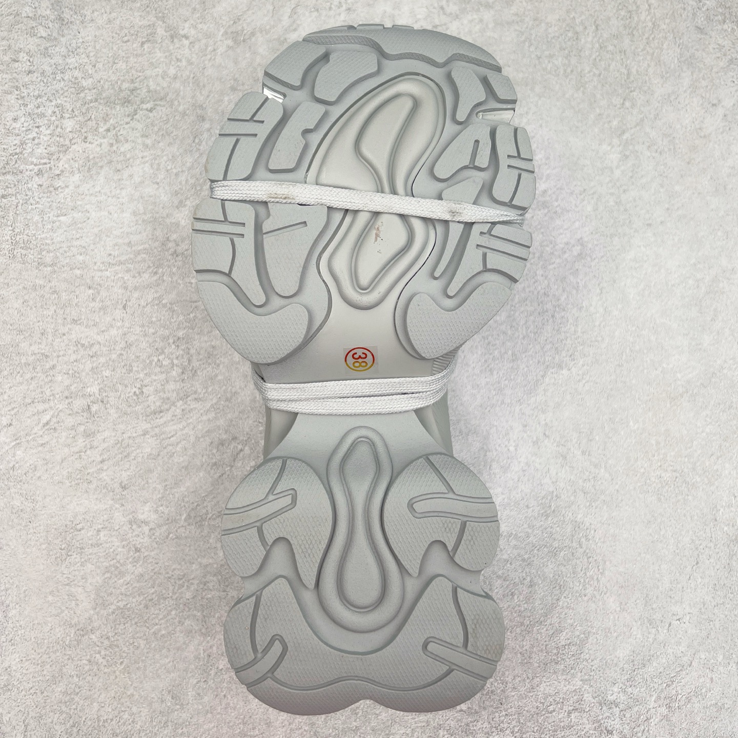 图片[9]-GG-CC 林允同款 5CM厚底增高 星河粒子 银白色 银角大王 月牙底绑带镂空老爹鞋 春日踏青舒适度和少女感GGCC 德训鞋界的白月光🌙 银白配色好温柔 镂空鞋面/侧边绑带/三层组合月牙底 柔软有弹性的月牙底和增加舒适度显腿长的5cm内增高 长时间走路和站立都不累脚舒适度和少女感 尺码：35 36 37 38 39 40-选品中心