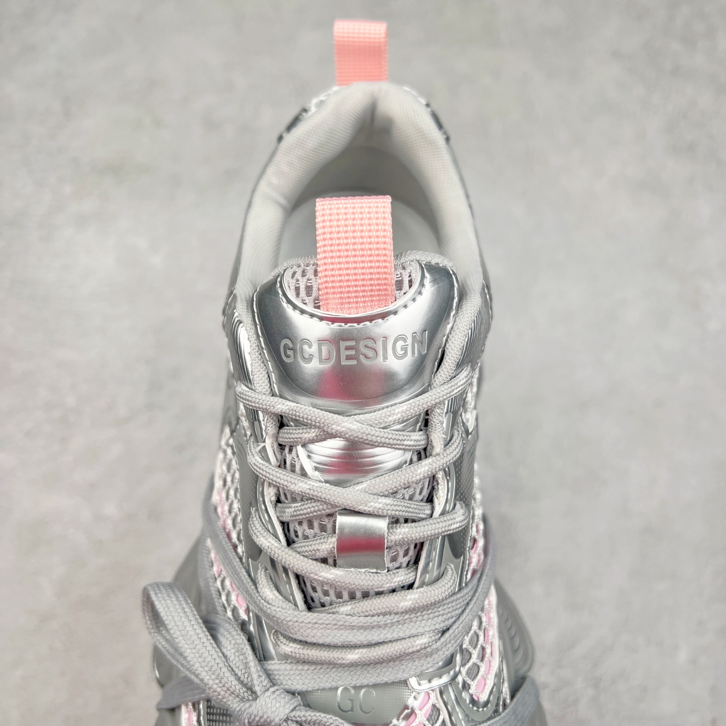 图片[5]-GG-CC 林允同款 5CM厚底增高 星河粒子 银白色 银角大王 月牙底绑带镂空老爹鞋 春日踏青舒适度和少女感GGCC 德训鞋界的白月光🌙 银白配色好温柔 镂空鞋面/侧边绑带/三层组合月牙底 柔软有弹性的月牙底和增加舒适度显腿长的5cm内增高 长时间走路和站立都不累脚舒适度和少女感 尺码：35 36 37 38 39 40-选品中心