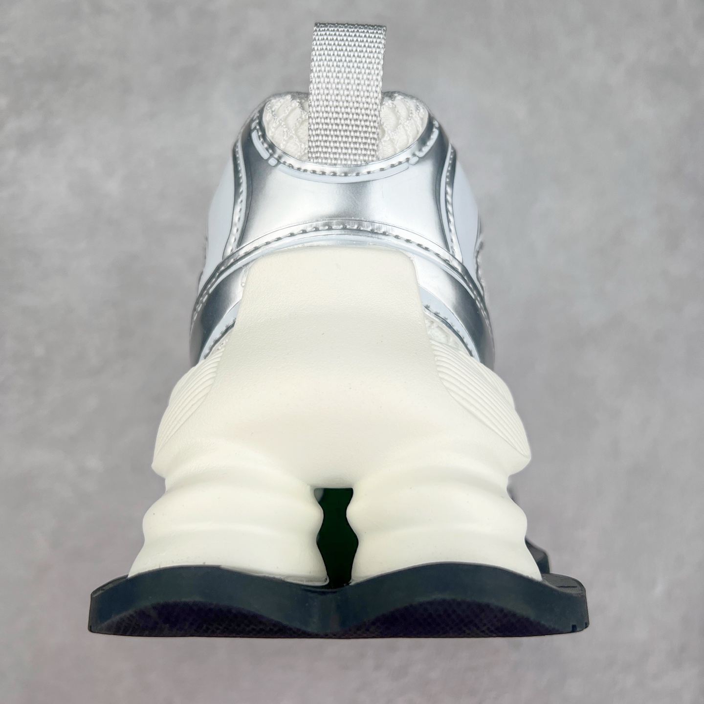 图片[8]-GG-CC 林允同款 5CM厚底增高 星河粒子 银白色 银角大王 月牙底绑带镂空老爹鞋 春日踏青舒适度和少女感GGCC 德训鞋界的白月光🌙 银白配色好温柔 镂空鞋面/侧边绑带/三层组合月牙底 柔软有弹性的月牙底和增加舒适度显腿长的5cm内增高 长时间走路和站立都不累脚舒适度和少女感 尺码：35 36 37 38 39 40-选品中心