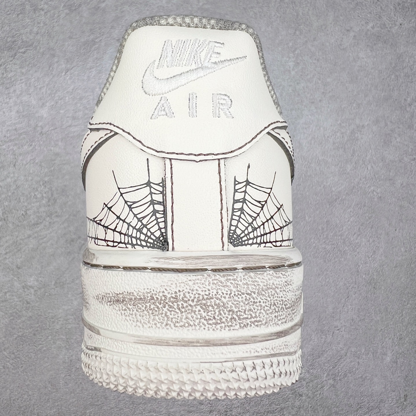 图片[8]-NK Air Force 1´07 Low 空军一号低帮百搭休闲运动板鞋 315221-333 柔软、弹性十足的缓震性能和出色的中底设计 横跨复古与现代的外型结合 造就出风靡全球 三十多年的Force 1 直到今天还深受青睐 实拍调校N版已经零色差零失真 百分百还原实物色彩所见即所得 不存在货不对板色差等低级问题 选购参考实物拍摄 不混卖不参货 只用心做好货严格选品 承诺混一赔十 尺码：36 36.5 37.5 38 38.5 39 40 40.5 41 42 42.5 43 44 44.5 45-选品中心