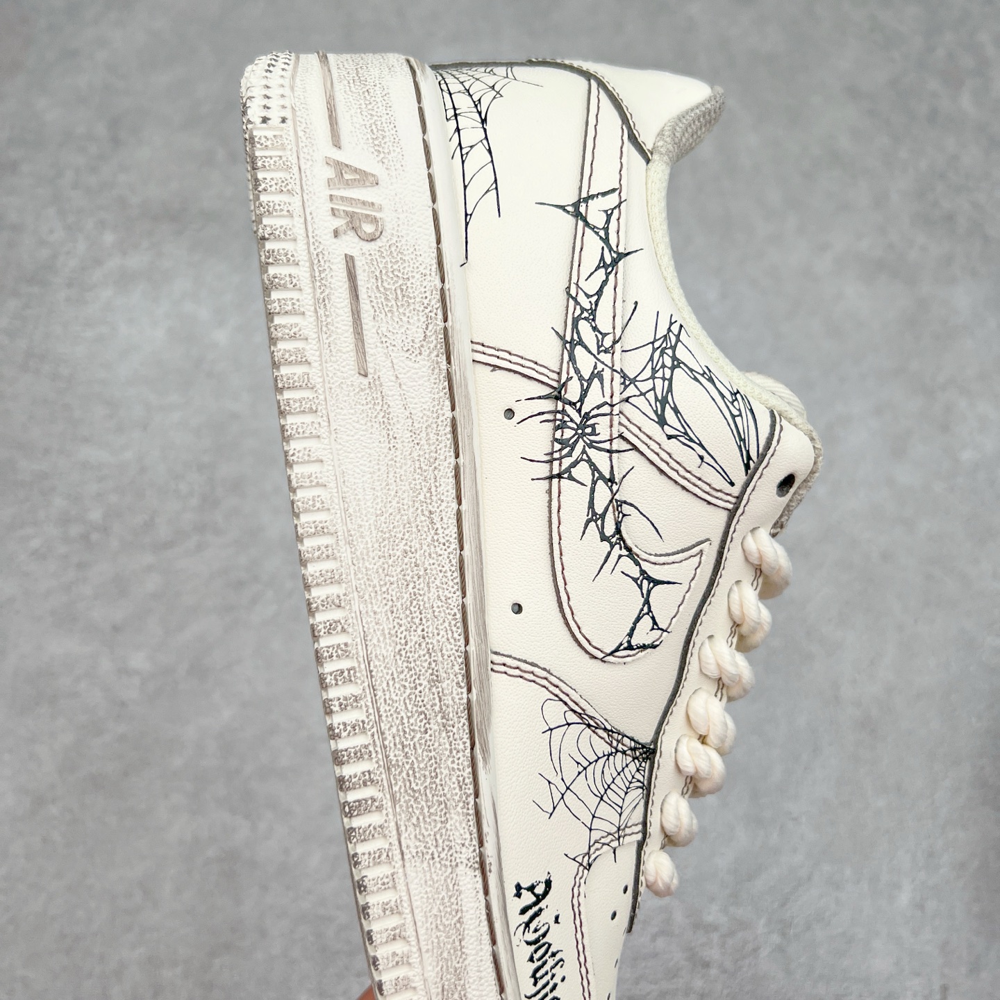 图片[6]-NK Air Force 1´07 Low 空军一号低帮百搭休闲运动板鞋 315221-333 柔软、弹性十足的缓震性能和出色的中底设计 横跨复古与现代的外型结合 造就出风靡全球 三十多年的Force 1 直到今天还深受青睐 实拍调校N版已经零色差零失真 百分百还原实物色彩所见即所得 不存在货不对板色差等低级问题 选购参考实物拍摄 不混卖不参货 只用心做好货严格选品 承诺混一赔十 尺码：36 36.5 37.5 38 38.5 39 40 40.5 41 42 42.5 43 44 44.5 45-选品中心