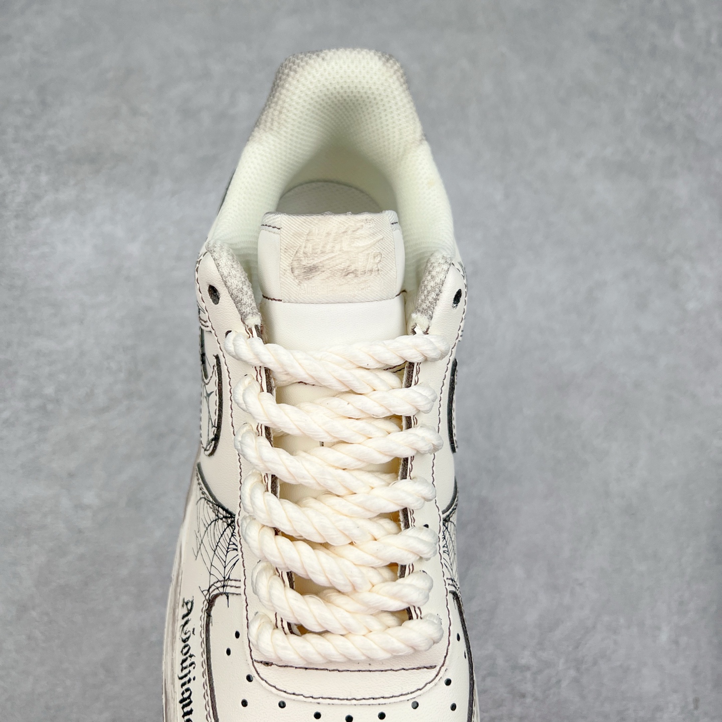 图片[5]-NK Air Force 1´07 Low 空军一号低帮百搭休闲运动板鞋 315221-333 柔软、弹性十足的缓震性能和出色的中底设计 横跨复古与现代的外型结合 造就出风靡全球 三十多年的Force 1 直到今天还深受青睐 实拍调校N版已经零色差零失真 百分百还原实物色彩所见即所得 不存在货不对板色差等低级问题 选购参考实物拍摄 不混卖不参货 只用心做好货严格选品 承诺混一赔十 尺码：36 36.5 37.5 38 38.5 39 40 40.5 41 42 42.5 43 44 44.5 45-选品中心