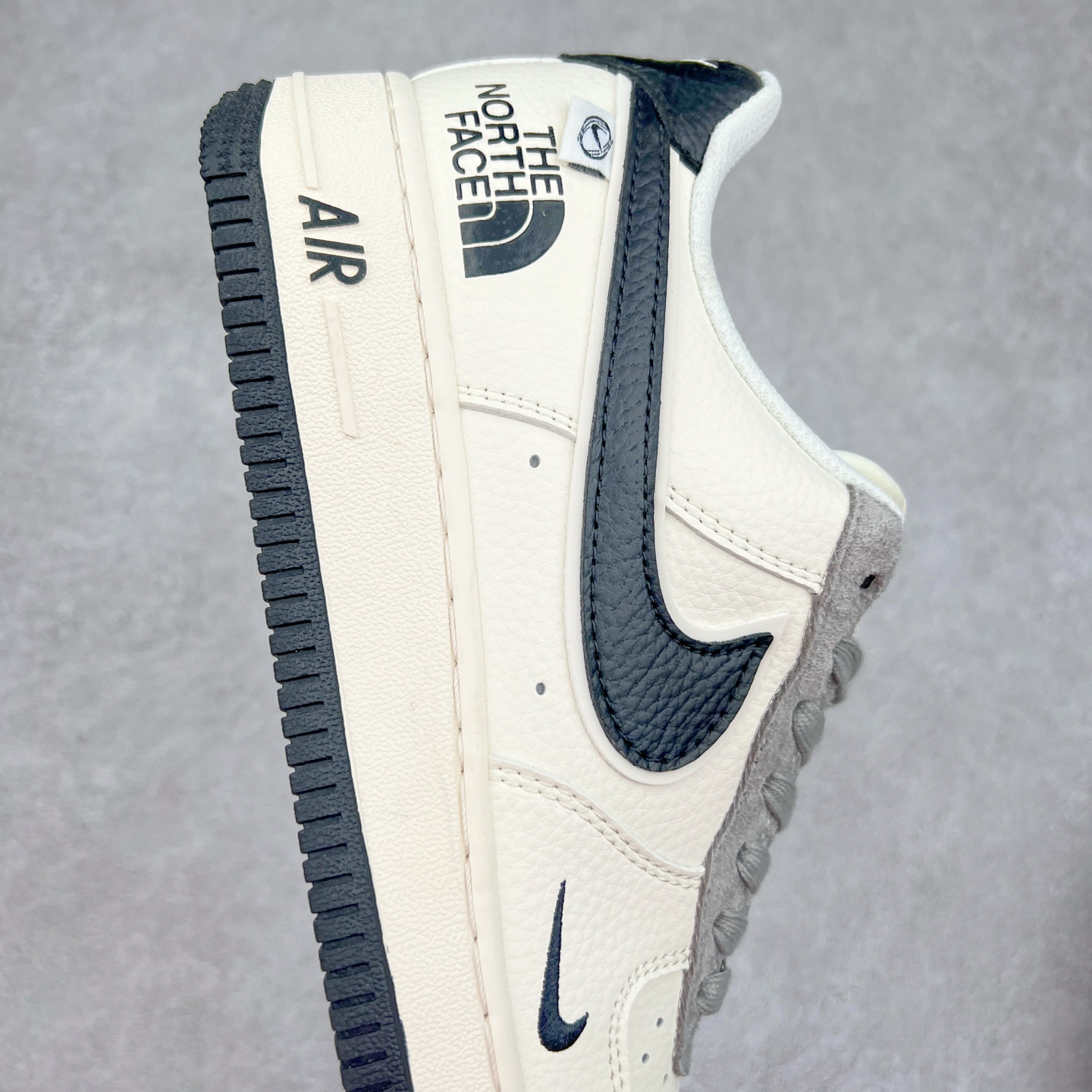 图片[6]-NK Air Force 1´07 Low 空军一号低帮百搭休闲运动板鞋 XZ6188-190 柔软、弹性十足的缓震性能和出色的中底设计 横跨复古与现代的外型结合 造就出风靡全球 三十多年的Force 1 直到今天还深受青睐 实拍调校N版已经零色差零失真 百分百还原实物色彩所见即所得 不存在货不对板色差等低级问题 选购参考实物拍摄 不混卖不参货 只用心做好货严格选品 承诺混一赔十 尺码：36 36.5 37.5 38 38.5 39 40 40.5 41 42 42.5 43 44 44.5 45-选品中心