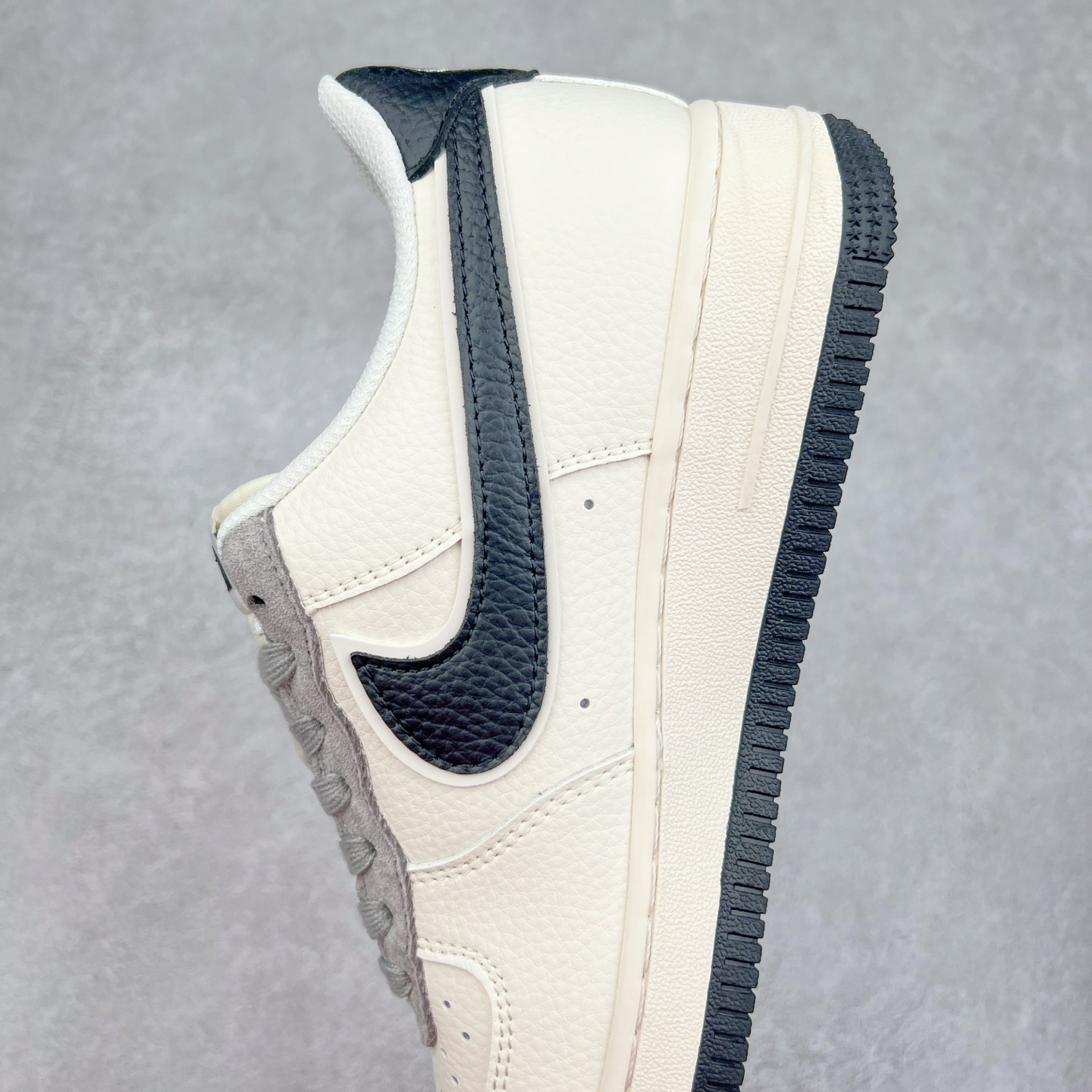 图片[7]-NK Air Force 1´07 Low 空军一号低帮百搭休闲运动板鞋 XZ6188-190 柔软、弹性十足的缓震性能和出色的中底设计 横跨复古与现代的外型结合 造就出风靡全球 三十多年的Force 1 直到今天还深受青睐 实拍调校N版已经零色差零失真 百分百还原实物色彩所见即所得 不存在货不对板色差等低级问题 选购参考实物拍摄 不混卖不参货 只用心做好货严格选品 承诺混一赔十 尺码：36 36.5 37.5 38 38.5 39 40 40.5 41 42 42.5 43 44 44.5 45-选品中心