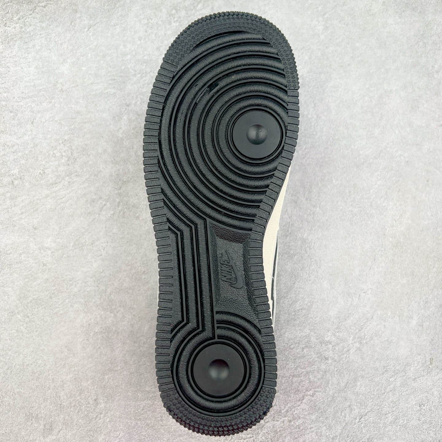 图片[9]-NK Air Force 1´07 Low 空军一号低帮百搭休闲运动板鞋 XS1958-545 柔软、弹性十足的缓震性能和出色的中底设计 横跨复古与现代的外型结合 造就出风靡全球 三十多年的Force 1 直到今天还深受青睐 实拍调校N版已经零色差零失真 百分百还原实物色彩所见即所得 不存在货不对板色差等低级问题 选购参考实物拍摄 不混卖不参货 只用心做好货严格选品 承诺混一赔十 尺码：36 36.5 37.5 38 38.5 39 40 40.5 41 42 42.5 43 44 44.5 45-选品中心