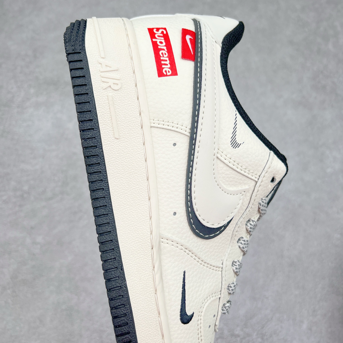 图片[6]-NK Air Force 1´07 Low 空军一号低帮百搭休闲运动板鞋 XS1958-545 柔软、弹性十足的缓震性能和出色的中底设计 横跨复古与现代的外型结合 造就出风靡全球 三十多年的Force 1 直到今天还深受青睐 实拍调校N版已经零色差零失真 百分百还原实物色彩所见即所得 不存在货不对板色差等低级问题 选购参考实物拍摄 不混卖不参货 只用心做好货严格选品 承诺混一赔十 尺码：36 36.5 37.5 38 38.5 39 40 40.5 41 42 42.5 43 44 44.5 45-选品中心