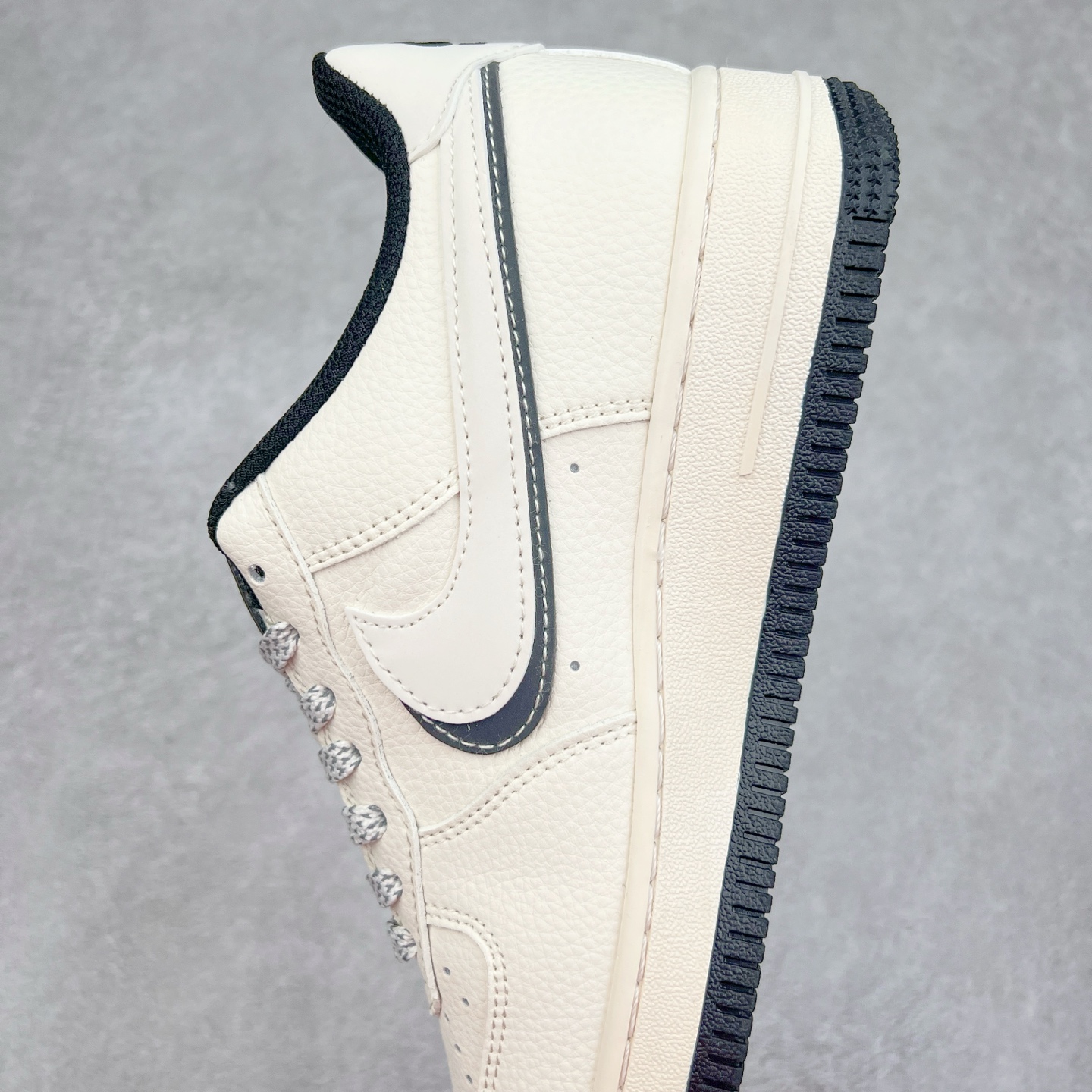 图片[7]-NK Air Force 1´07 Low 空军一号低帮百搭休闲运动板鞋 XS1958-545 柔软、弹性十足的缓震性能和出色的中底设计 横跨复古与现代的外型结合 造就出风靡全球 三十多年的Force 1 直到今天还深受青睐 实拍调校N版已经零色差零失真 百分百还原实物色彩所见即所得 不存在货不对板色差等低级问题 选购参考实物拍摄 不混卖不参货 只用心做好货严格选品 承诺混一赔十 尺码：36 36.5 37.5 38 38.5 39 40 40.5 41 42 42.5 43 44 44.5 45-选品中心