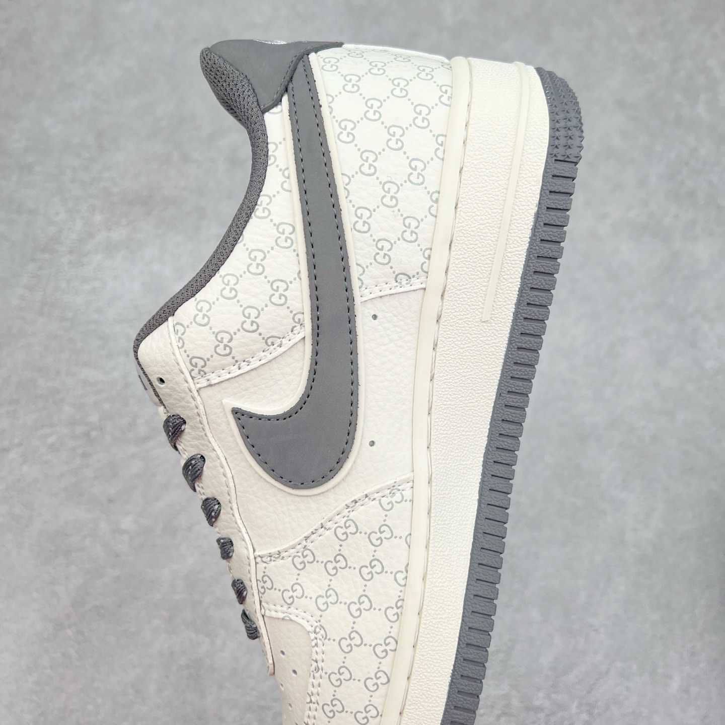 图片[7]-NK Air Force 1´07 Low 空军一号低帮百搭休闲运动板鞋 CS5288-003 柔软、弹性十足的缓震性能和出色的中底设计 横跨复古与现代的外型结合 造就出风靡全球 三十多年的Force 1 直到今天还深受青睐 实拍调校N版已经零色差零失真 百分百还原实物色彩所见即所得 不存在货不对板色差等低级问题 选购参考实物拍摄 不混卖不参货 只用心做好货严格选品 承诺混一赔十 尺码：36 36.5 37.5 38 38.5 39 40 40.5 41 42 42.5 43 44 44.5 45-选品中心