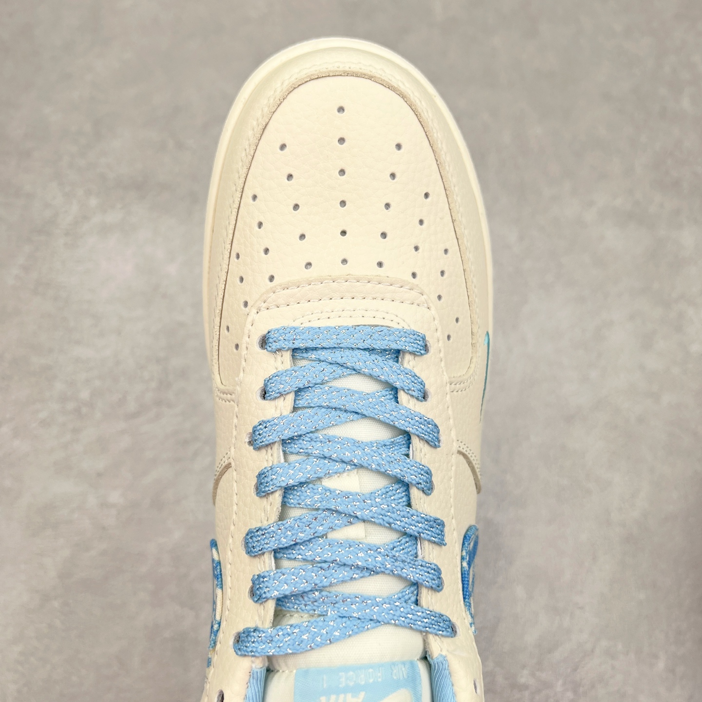 图片[4]-NK Air Force 1´07 Low 空军一号低帮百搭休闲运动板鞋 KK1988-072 柔软、弹性十足的缓震性能和出色的中底设计 横跨复古与现代的外型结合 造就出风靡全球 三十多年的Force 1 直到今天还深受青睐 实拍调校N版已经零色差零失真 百分百还原实物色彩所见即所得 不存在货不对板色差等低级问题 选购参考实物拍摄 不混卖不参货 只用心做好货严格选品 承诺混一赔十 尺码：36 36.5 37.5 38 38.5 39 40 40.5 41 42 42.5 43 44 44.5 45-选品中心