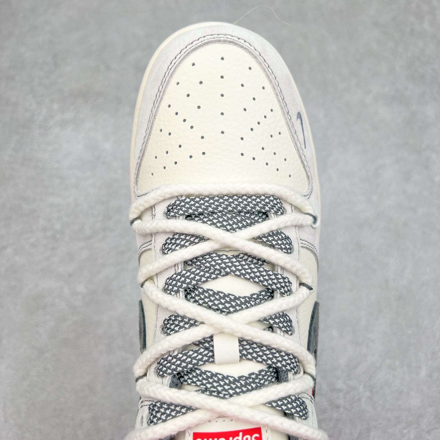 图片[4]-NK Dunk Low 定制配色 YX5066-217 大厂出品 极力推荐 原装头层材料 独家版型蒸餾加工帶來的是更好的视觉和脚感体验大厂纯原品质出货 清洁度 电绣工艺 皮料切割干净无任何毛边 细节完美 实拍调校N版已经零色差零失真 百分百还原实物色彩所见即所得 不存在货不对板色差等低级问题 选购参考实物拍摄 不混卖不参货 只用心做好货严格选品 承诺混一赔十 尺码：36 36.5 37.5 38 38.5 39 40 40.5 41 42 42.5 43 44 44.5 45-选品中心