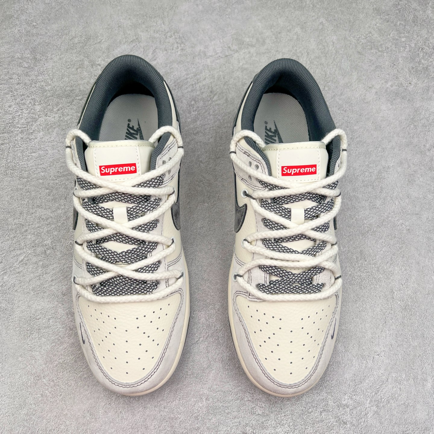 图片[2]-NK Dunk Low 定制配色 YX5066-217 大厂出品 极力推荐 原装头层材料 独家版型蒸餾加工帶來的是更好的视觉和脚感体验大厂纯原品质出货 清洁度 电绣工艺 皮料切割干净无任何毛边 细节完美 实拍调校N版已经零色差零失真 百分百还原实物色彩所见即所得 不存在货不对板色差等低级问题 选购参考实物拍摄 不混卖不参货 只用心做好货严格选品 承诺混一赔十 尺码：36 36.5 37.5 38 38.5 39 40 40.5 41 42 42.5 43 44 44.5 45-选品中心