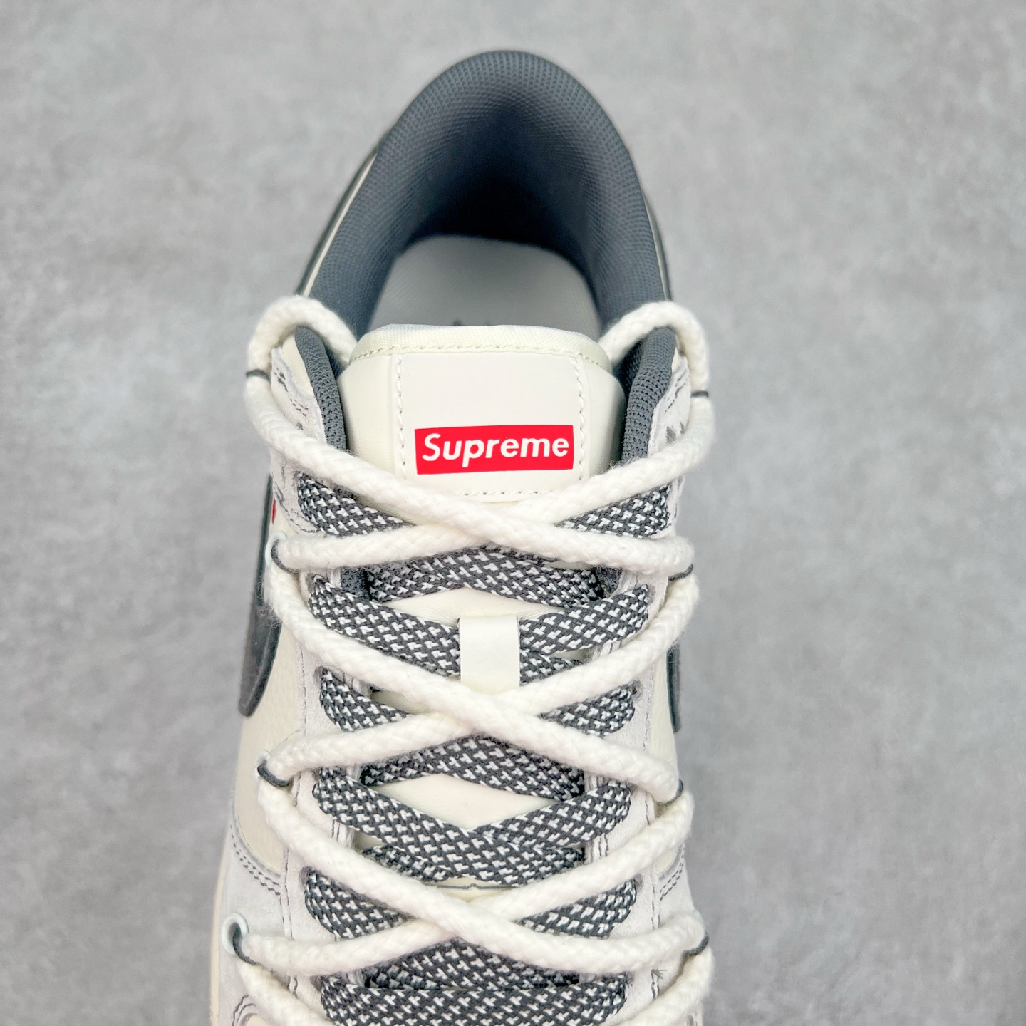 图片[5]-NK Dunk Low 定制配色 YX5066-217 大厂出品 极力推荐 原装头层材料 独家版型蒸餾加工帶來的是更好的视觉和脚感体验大厂纯原品质出货 清洁度 电绣工艺 皮料切割干净无任何毛边 细节完美 实拍调校N版已经零色差零失真 百分百还原实物色彩所见即所得 不存在货不对板色差等低级问题 选购参考实物拍摄 不混卖不参货 只用心做好货严格选品 承诺混一赔十 尺码：36 36.5 37.5 38 38.5 39 40 40.5 41 42 42.5 43 44 44.5 45-选品中心