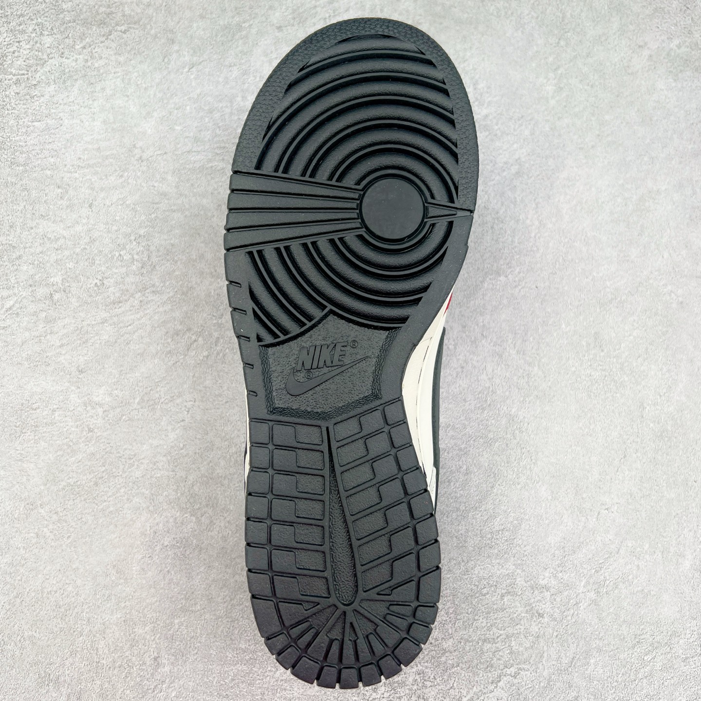 图片[9]-NK Dunk Low 定制配色 MU0232-367 大厂出品 极力推荐 原装头层材料 独家版型蒸餾加工帶來的是更好的视觉和脚感体验大厂纯原品质出货 清洁度 电绣工艺 皮料切割干净无任何毛边 细节完美 实拍调校N版已经零色差零失真 百分百还原实物色彩所见即所得 不存在货不对板色差等低级问题 选购参考实物拍摄 不混卖不参货 只用心做好货严格选品 承诺混一赔十 尺码：36 36.5 37.5 38 38.5 39 40 40.5 41 42 42.5 43 44 44.5 45-选品中心