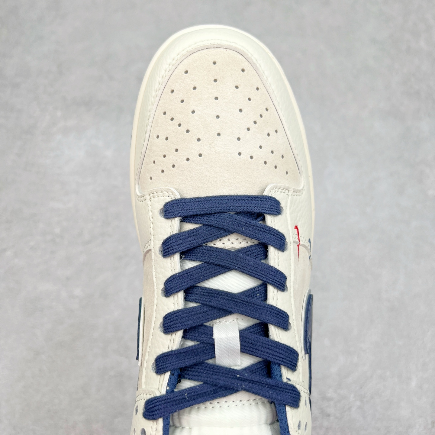 图片[4]-NK Dunk Low 定制配色 XX2025-668 大厂出品 极力推荐 原装头层材料 独家版型蒸餾加工帶來的是更好的视觉和脚感体验大厂纯原品质出货 清洁度 电绣工艺 皮料切割干净无任何毛边 细节完美 实拍调校N版已经零色差零失真 百分百还原实物色彩所见即所得 不存在货不对板色差等低级问题 选购参考实物拍摄 不混卖不参货 只用心做好货严格选品 承诺混一赔十 尺码：36 36.5 37.5 38 38.5 39 40 40.5 41 42 42.5 43 44 44.5 45-选品中心