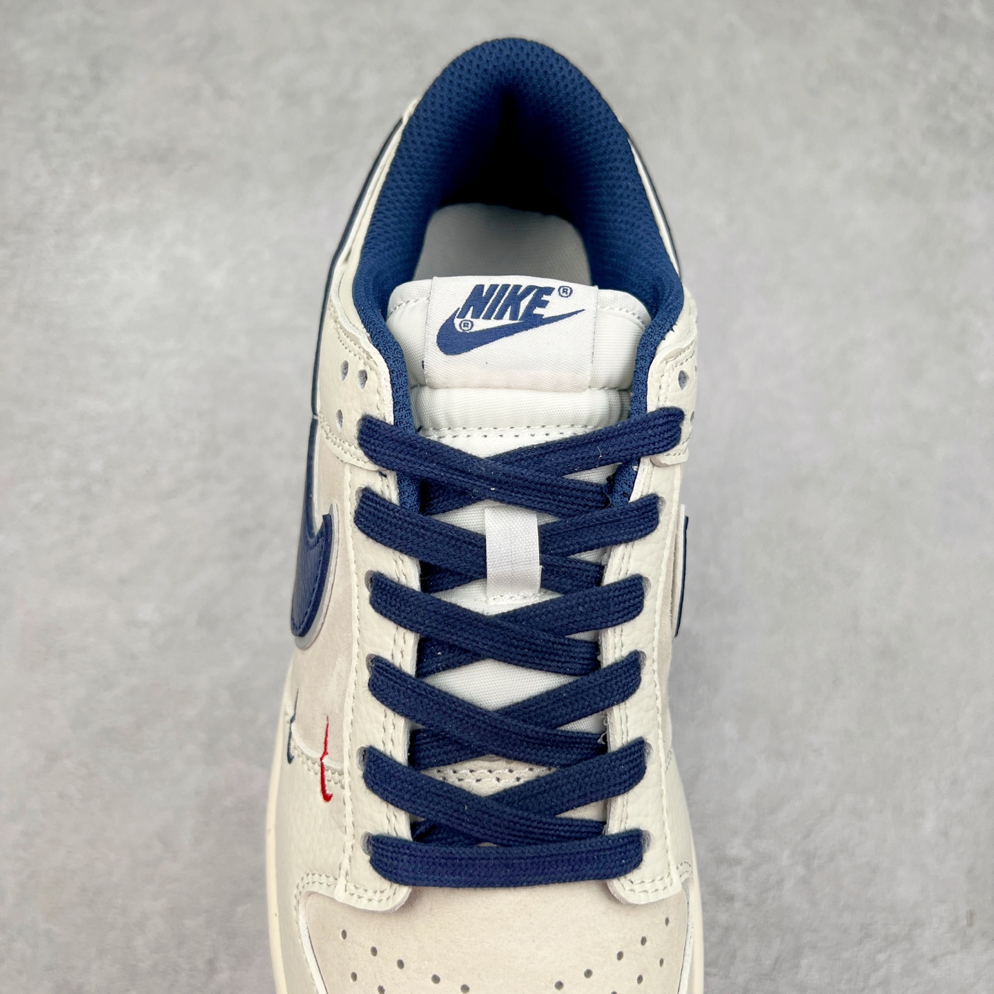 图片[5]-NK Dunk Low 定制配色 XX2025-668 大厂出品 极力推荐 原装头层材料 独家版型蒸餾加工帶來的是更好的视觉和脚感体验大厂纯原品质出货 清洁度 电绣工艺 皮料切割干净无任何毛边 细节完美 实拍调校N版已经零色差零失真 百分百还原实物色彩所见即所得 不存在货不对板色差等低级问题 选购参考实物拍摄 不混卖不参货 只用心做好货严格选品 承诺混一赔十 尺码：36 36.5 37.5 38 38.5 39 40 40.5 41 42 42.5 43 44 44.5 45-选品中心