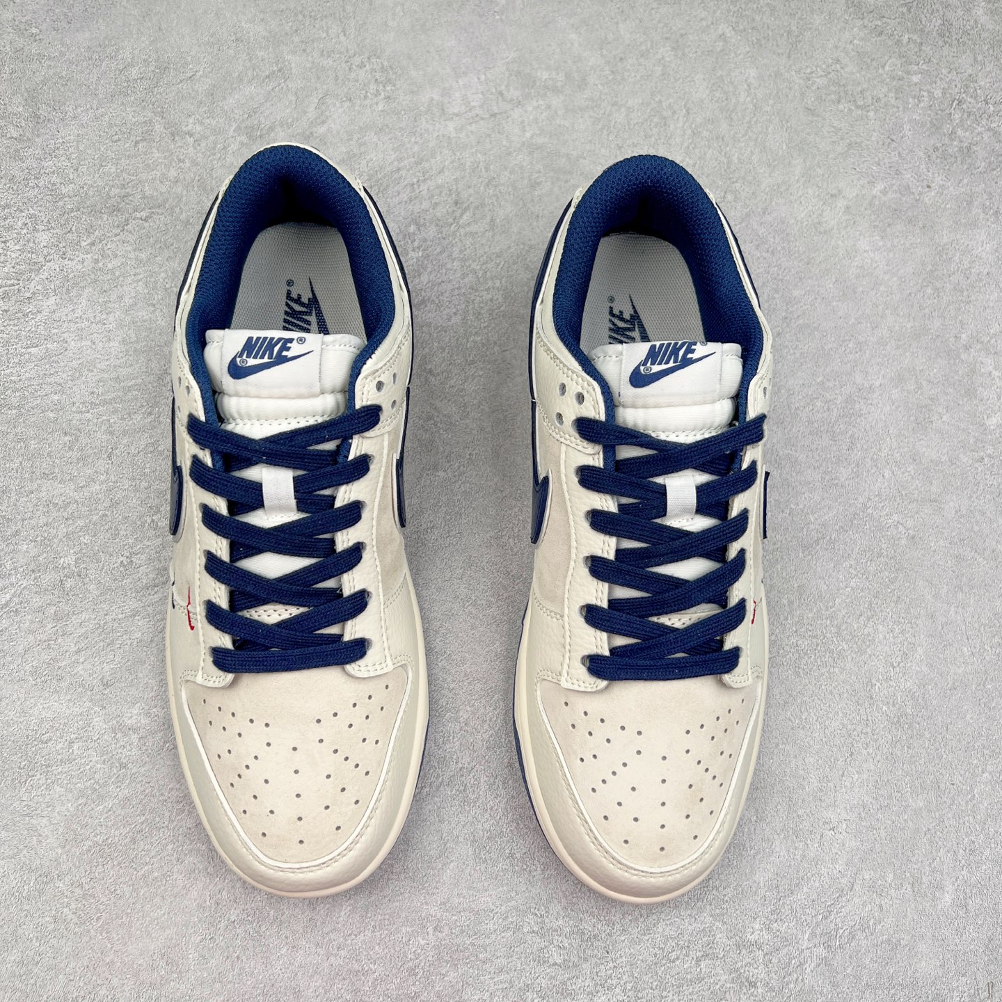 图片[2]-NK Dunk Low 定制配色 XX2025-668 大厂出品 极力推荐 原装头层材料 独家版型蒸餾加工帶來的是更好的视觉和脚感体验大厂纯原品质出货 清洁度 电绣工艺 皮料切割干净无任何毛边 细节完美 实拍调校N版已经零色差零失真 百分百还原实物色彩所见即所得 不存在货不对板色差等低级问题 选购参考实物拍摄 不混卖不参货 只用心做好货严格选品 承诺混一赔十 尺码：36 36.5 37.5 38 38.5 39 40 40.5 41 42 42.5 43 44 44.5 45-选品中心
