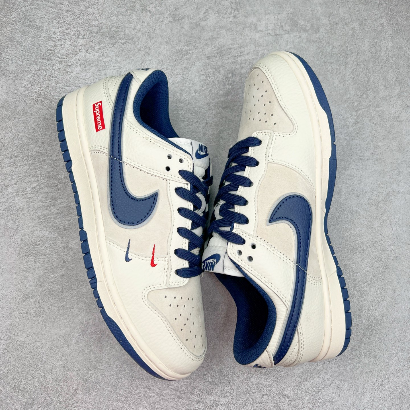 图片[3]-NK Dunk Low 定制配色 XX2025-668 大厂出品 极力推荐 原装头层材料 独家版型蒸餾加工帶來的是更好的视觉和脚感体验大厂纯原品质出货 清洁度 电绣工艺 皮料切割干净无任何毛边 细节完美 实拍调校N版已经零色差零失真 百分百还原实物色彩所见即所得 不存在货不对板色差等低级问题 选购参考实物拍摄 不混卖不参货 只用心做好货严格选品 承诺混一赔十 尺码：36 36.5 37.5 38 38.5 39 40 40.5 41 42 42.5 43 44 44.5 45-选品中心