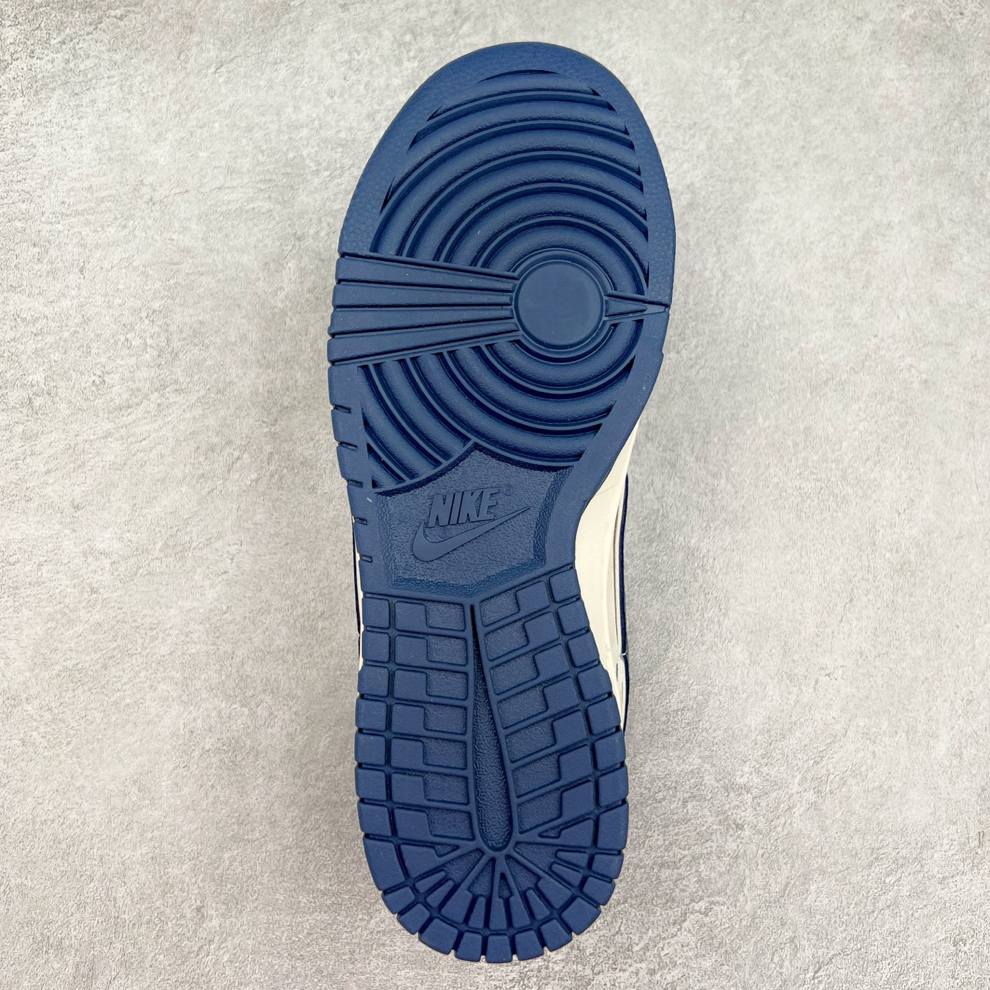 图片[9]-NK Dunk Low 定制配色 XX2025-668 大厂出品 极力推荐 原装头层材料 独家版型蒸餾加工帶來的是更好的视觉和脚感体验大厂纯原品质出货 清洁度 电绣工艺 皮料切割干净无任何毛边 细节完美 实拍调校N版已经零色差零失真 百分百还原实物色彩所见即所得 不存在货不对板色差等低级问题 选购参考实物拍摄 不混卖不参货 只用心做好货严格选品 承诺混一赔十 尺码：36 36.5 37.5 38 38.5 39 40 40.5 41 42 42.5 43 44 44.5 45-选品中心