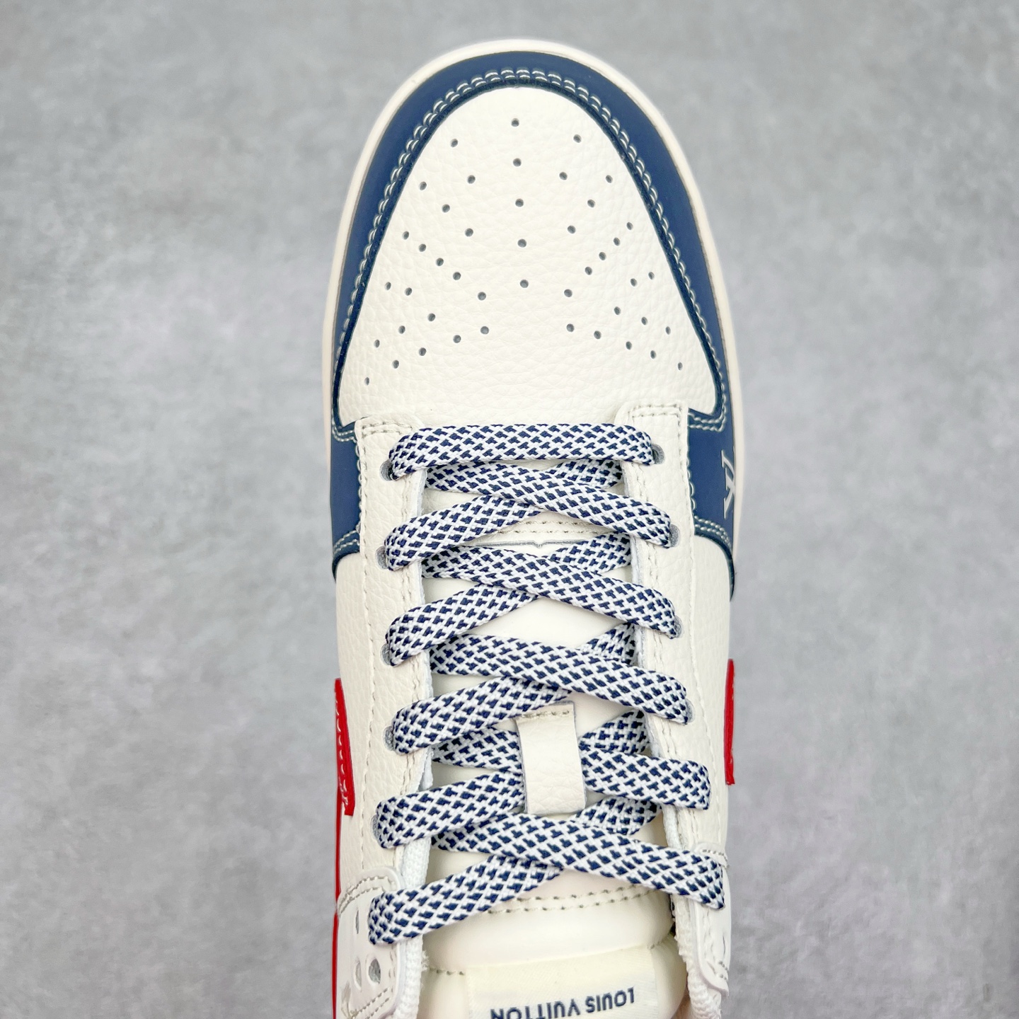 图片[4]-NK Dunk Low 定制配色 JJ2508-563 大厂出品 极力推荐 原装头层材料 独家版型蒸餾加工帶來的是更好的视觉和脚感体验大厂纯原品质出货 清洁度 电绣工艺 皮料切割干净无任何毛边 细节完美 实拍调校N版已经零色差零失真 百分百还原实物色彩所见即所得 不存在货不对板色差等低级问题 选购参考实物拍摄 不混卖不参货 只用心做好货严格选品 承诺混一赔十 尺码：36 36.5 37.5 38 38.5 39 40 40.5 41 42 42.5 43 44 44.5 45-选品中心