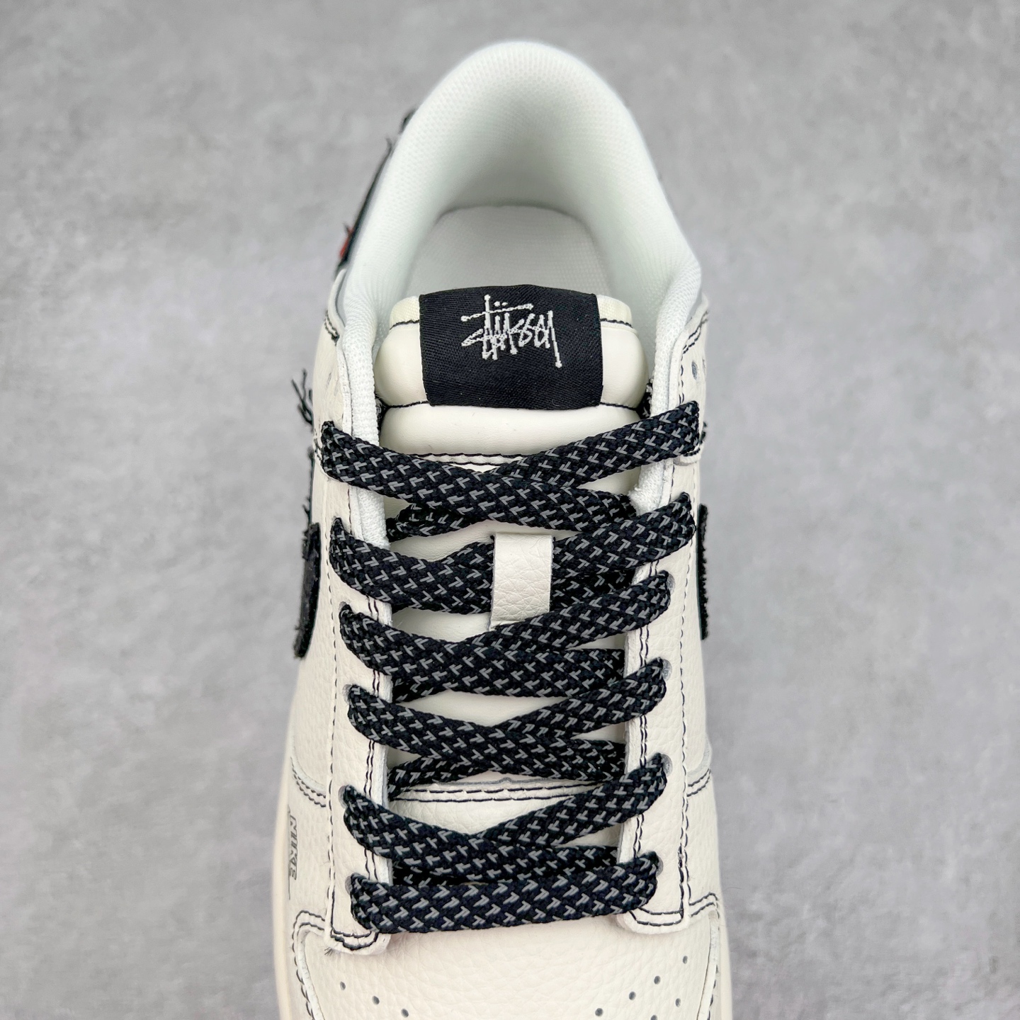 图片[5]-NK Dunk Low 定制配色 ZH2598-266 大厂出品 极力推荐 原装头层材料 独家版型蒸餾加工帶來的是更好的视觉和脚感体验大厂纯原品质出货 清洁度 电绣工艺 皮料切割干净无任何毛边 细节完美 实拍调校N版已经零色差零失真 百分百还原实物色彩所见即所得 不存在货不对板色差等低级问题 选购参考实物拍摄 不混卖不参货 只用心做好货严格选品 承诺混一赔十 尺码：36 36.5 37.5 38 38.5 39 40 40.5 41 42 42.5 43 44 44.5 45-选品中心