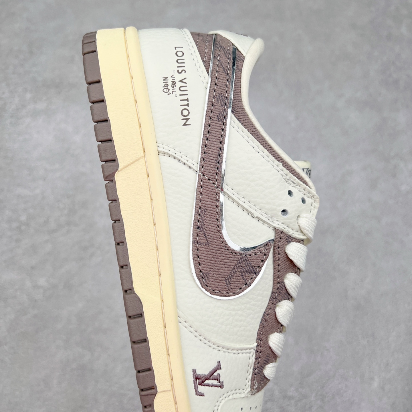 图片[6]-NK Dunk Low 定制配色 JH8310-957 大厂出品 极力推荐 原装头层材料 独家版型蒸餾加工帶來的是更好的视觉和脚感体验大厂纯原品质出货 清洁度 电绣工艺 皮料切割干净无任何毛边 细节完美 实拍调校N版已经零色差零失真 百分百还原实物色彩所见即所得 不存在货不对板色差等低级问题 选购参考实物拍摄 不混卖不参货 只用心做好货严格选品 承诺混一赔十 尺码：36 36.5 37.5 38 38.5 39 40 40.5 41 42 42.5 43 44 44.5 45-选品中心