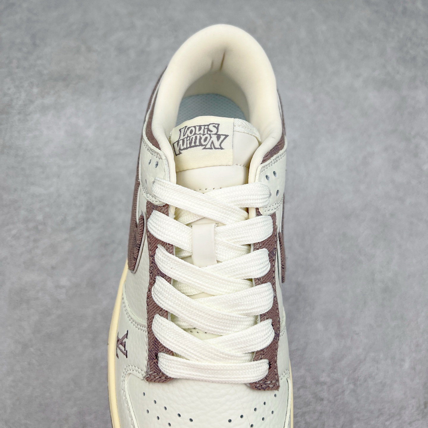 图片[5]-NK Dunk Low 定制配色 JH8310-957 大厂出品 极力推荐 原装头层材料 独家版型蒸餾加工帶來的是更好的视觉和脚感体验大厂纯原品质出货 清洁度 电绣工艺 皮料切割干净无任何毛边 细节完美 实拍调校N版已经零色差零失真 百分百还原实物色彩所见即所得 不存在货不对板色差等低级问题 选购参考实物拍摄 不混卖不参货 只用心做好货严格选品 承诺混一赔十 尺码：36 36.5 37.5 38 38.5 39 40 40.5 41 42 42.5 43 44 44.5 45-选品中心