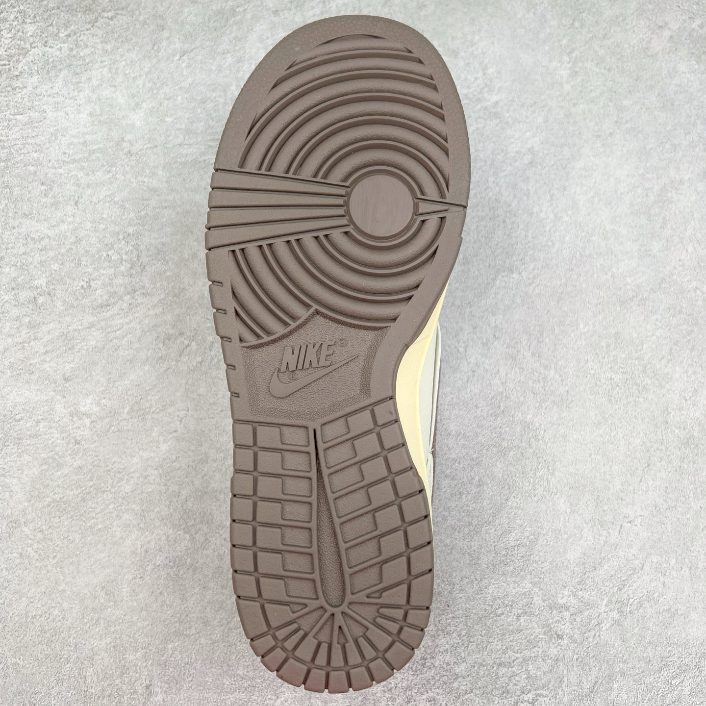 图片[9]-NK Dunk Low 定制配色 JH8310-957 大厂出品 极力推荐 原装头层材料 独家版型蒸餾加工帶來的是更好的视觉和脚感体验大厂纯原品质出货 清洁度 电绣工艺 皮料切割干净无任何毛边 细节完美 实拍调校N版已经零色差零失真 百分百还原实物色彩所见即所得 不存在货不对板色差等低级问题 选购参考实物拍摄 不混卖不参货 只用心做好货严格选品 承诺混一赔十 尺码：36 36.5 37.5 38 38.5 39 40 40.5 41 42 42.5 43 44 44.5 45-选品中心