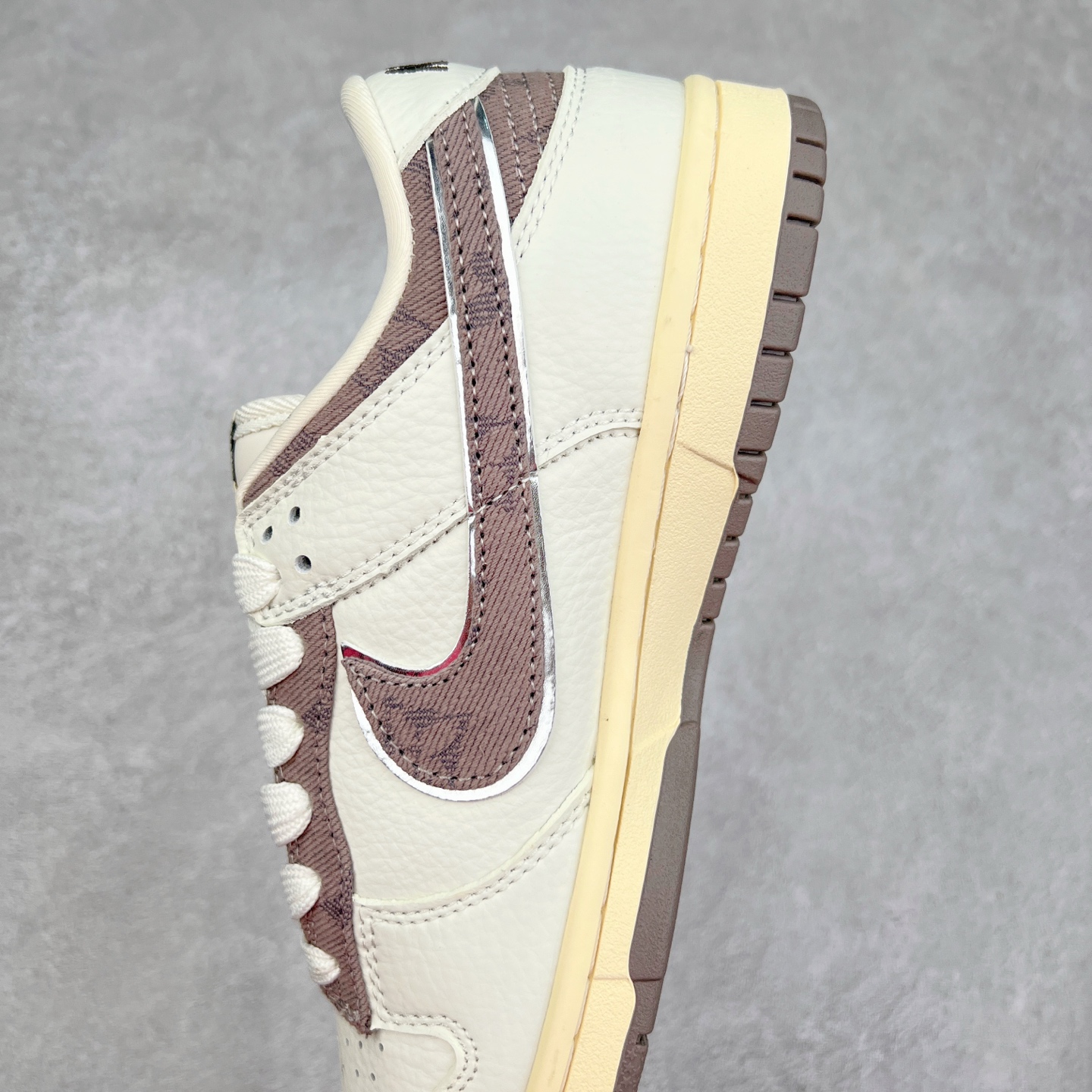 图片[7]-NK Dunk Low 定制配色 JH8310-957 大厂出品 极力推荐 原装头层材料 独家版型蒸餾加工帶來的是更好的视觉和脚感体验大厂纯原品质出货 清洁度 电绣工艺 皮料切割干净无任何毛边 细节完美 实拍调校N版已经零色差零失真 百分百还原实物色彩所见即所得 不存在货不对板色差等低级问题 选购参考实物拍摄 不混卖不参货 只用心做好货严格选品 承诺混一赔十 尺码：36 36.5 37.5 38 38.5 39 40 40.5 41 42 42.5 43 44 44.5 45-选品中心