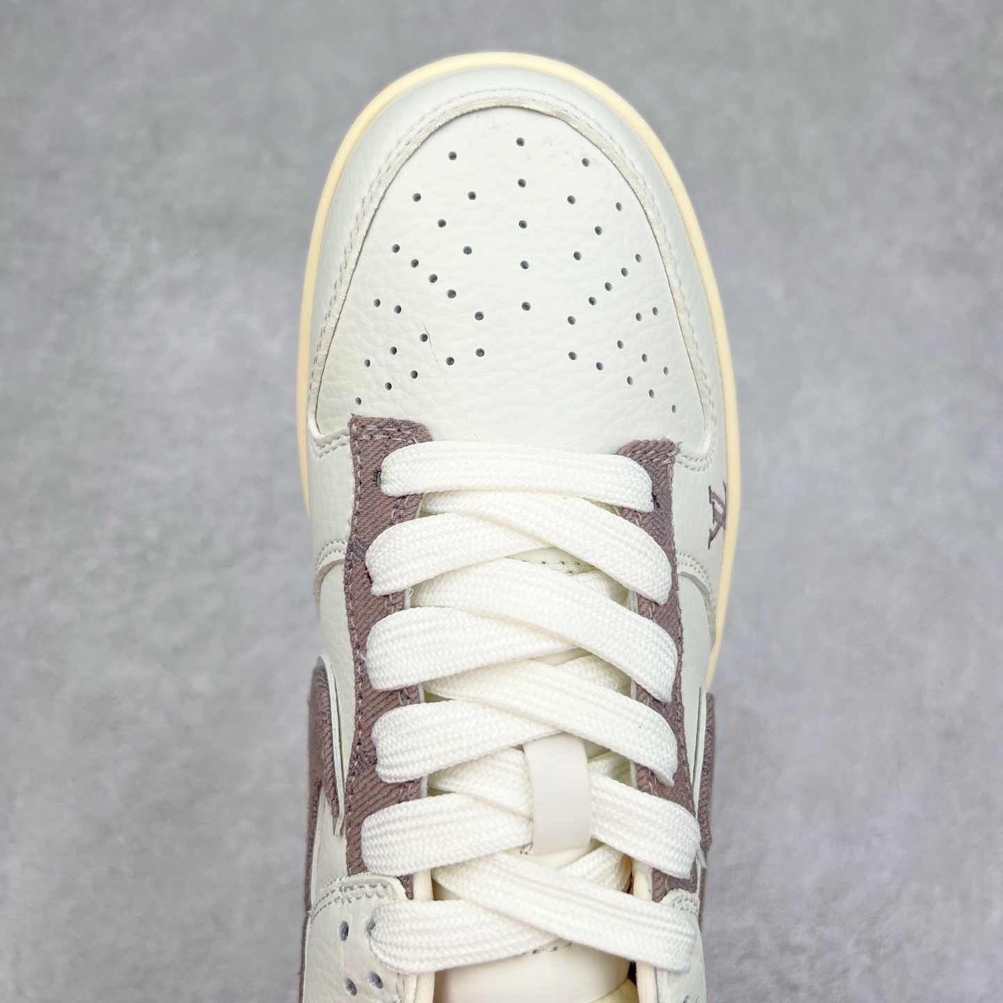 图片[4]-NK Dunk Low 定制配色 JH8310-957 大厂出品 极力推荐 原装头层材料 独家版型蒸餾加工帶來的是更好的视觉和脚感体验大厂纯原品质出货 清洁度 电绣工艺 皮料切割干净无任何毛边 细节完美 实拍调校N版已经零色差零失真 百分百还原实物色彩所见即所得 不存在货不对板色差等低级问题 选购参考实物拍摄 不混卖不参货 只用心做好货严格选品 承诺混一赔十 尺码：36 36.5 37.5 38 38.5 39 40 40.5 41 42 42.5 43 44 44.5 45-选品中心