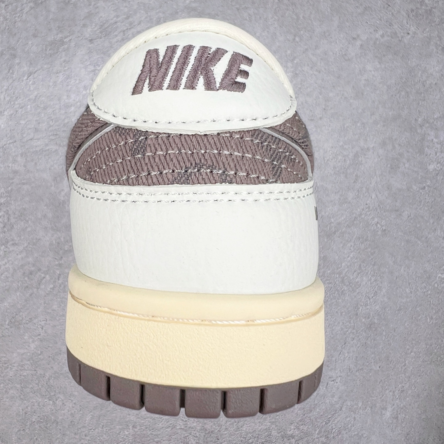 图片[8]-NK Dunk Low 定制配色 JH8310-957 大厂出品 极力推荐 原装头层材料 独家版型蒸餾加工帶來的是更好的视觉和脚感体验大厂纯原品质出货 清洁度 电绣工艺 皮料切割干净无任何毛边 细节完美 实拍调校N版已经零色差零失真 百分百还原实物色彩所见即所得 不存在货不对板色差等低级问题 选购参考实物拍摄 不混卖不参货 只用心做好货严格选品 承诺混一赔十 尺码：36 36.5 37.5 38 38.5 39 40 40.5 41 42 42.5 43 44 44.5 45-选品中心