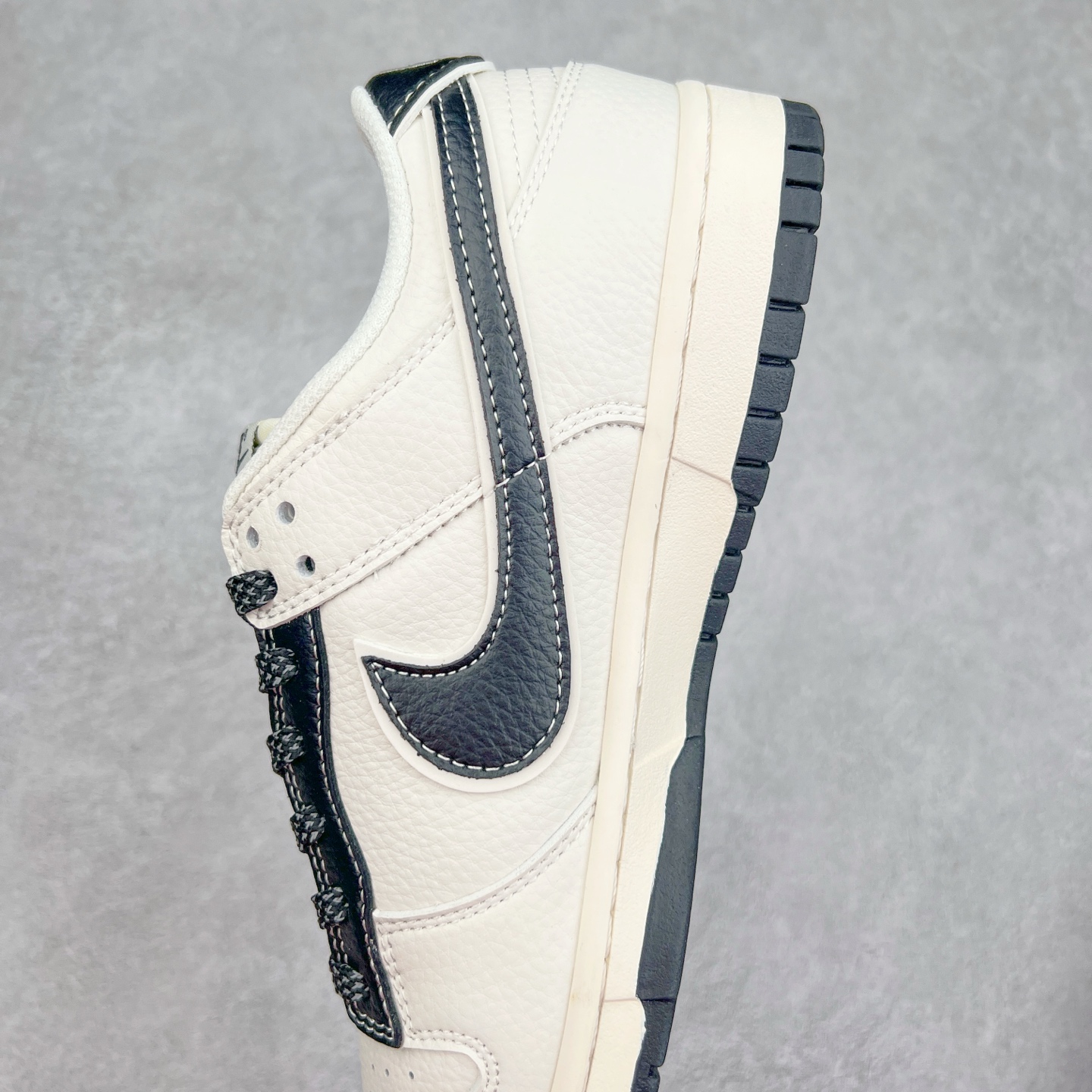 图片[7]-NK Dunk Low 定制配色 BB9866-003 大厂出品 极力推荐 原装头层材料 独家版型蒸餾加工帶來的是更好的视觉和脚感体验大厂纯原品质出货 清洁度 电绣工艺 皮料切割干净无任何毛边 细节完美 实拍调校N版已经零色差零失真 百分百还原实物色彩所见即所得 不存在货不对板色差等低级问题 选购参考实物拍摄 不混卖不参货 只用心做好货严格选品 承诺混一赔十 尺码：36 36.5 37.5 38 38.5 39 40 40.5 41 42 42.5 43 44 44.5 45-选品中心