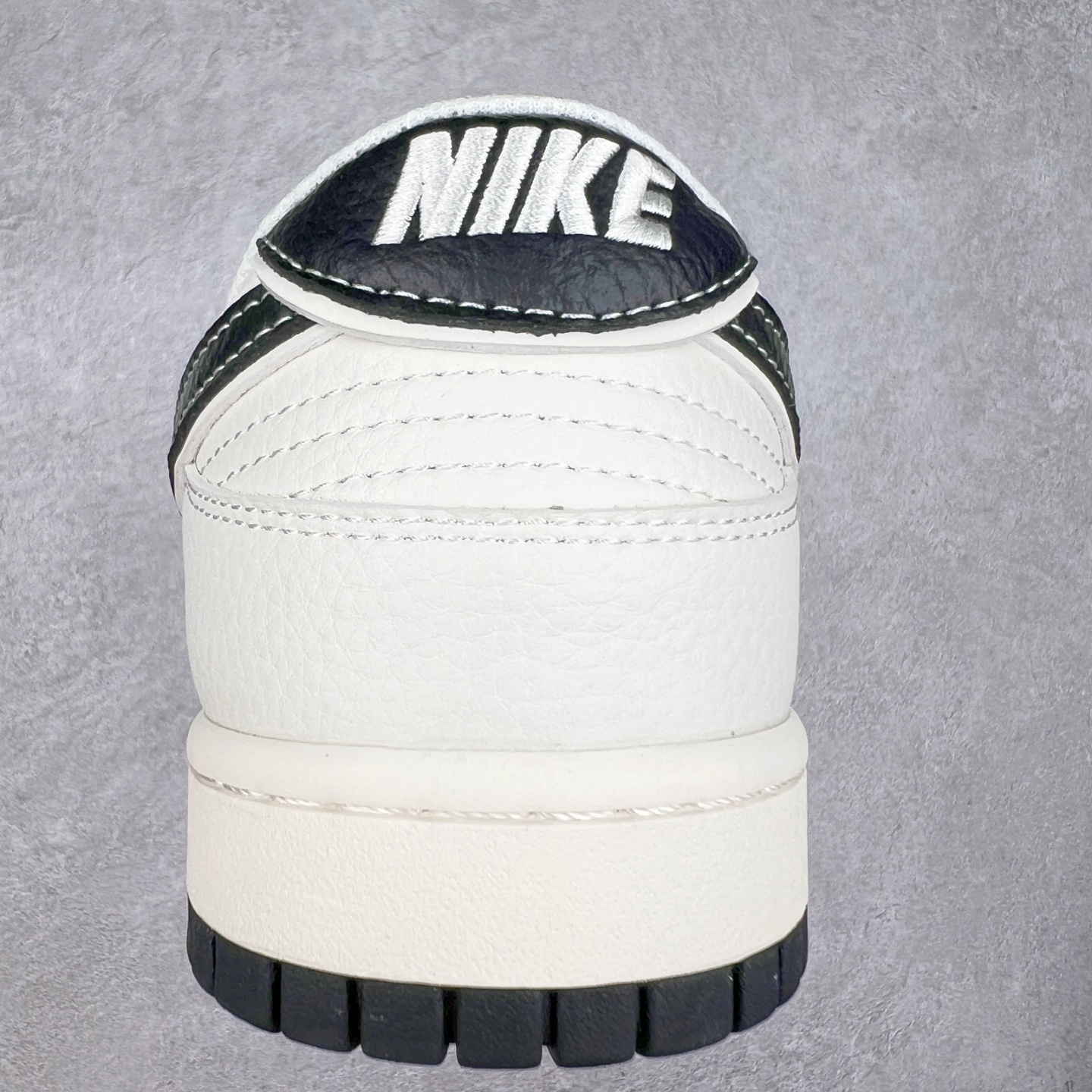 图片[8]-NK Dunk Low 定制配色 BB9866-003 大厂出品 极力推荐 原装头层材料 独家版型蒸餾加工帶來的是更好的视觉和脚感体验大厂纯原品质出货 清洁度 电绣工艺 皮料切割干净无任何毛边 细节完美 实拍调校N版已经零色差零失真 百分百还原实物色彩所见即所得 不存在货不对板色差等低级问题 选购参考实物拍摄 不混卖不参货 只用心做好货严格选品 承诺混一赔十 尺码：36 36.5 37.5 38 38.5 39 40 40.5 41 42 42.5 43 44 44.5 45-选品中心