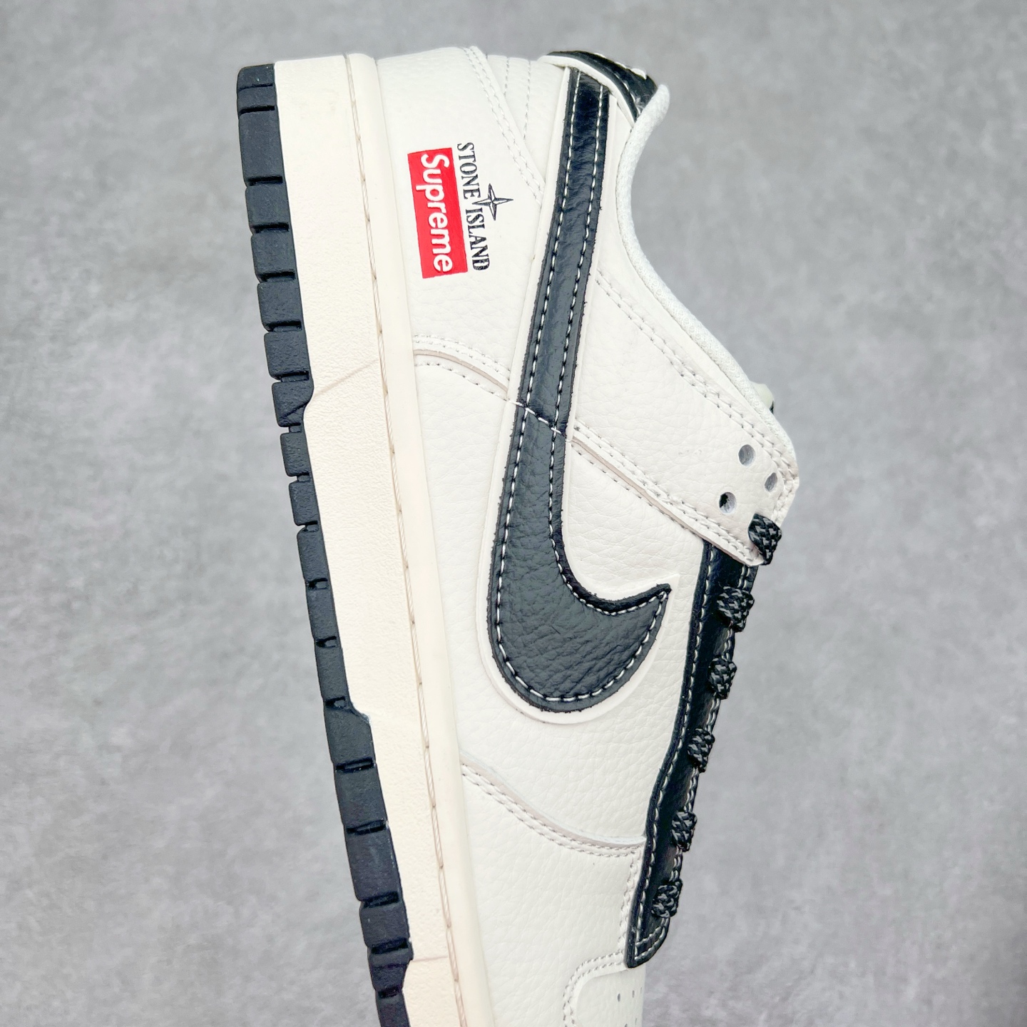 图片[6]-NK Dunk Low 定制配色 BB9866-003 大厂出品 极力推荐 原装头层材料 独家版型蒸餾加工帶來的是更好的视觉和脚感体验大厂纯原品质出货 清洁度 电绣工艺 皮料切割干净无任何毛边 细节完美 实拍调校N版已经零色差零失真 百分百还原实物色彩所见即所得 不存在货不对板色差等低级问题 选购参考实物拍摄 不混卖不参货 只用心做好货严格选品 承诺混一赔十 尺码：36 36.5 37.5 38 38.5 39 40 40.5 41 42 42.5 43 44 44.5 45-选品中心