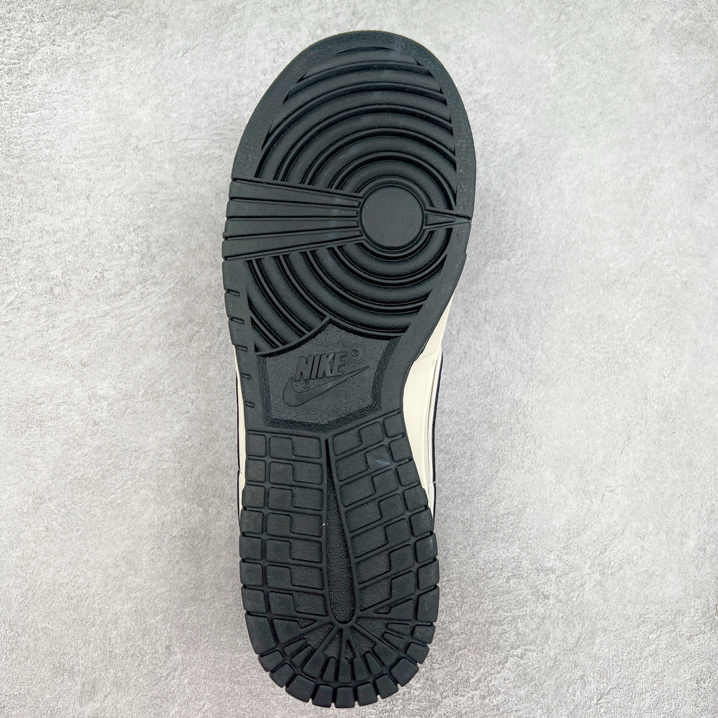 图片[9]-NK Dunk Low 定制配色 BB9866-003 大厂出品 极力推荐 原装头层材料 独家版型蒸餾加工帶來的是更好的视觉和脚感体验大厂纯原品质出货 清洁度 电绣工艺 皮料切割干净无任何毛边 细节完美 实拍调校N版已经零色差零失真 百分百还原实物色彩所见即所得 不存在货不对板色差等低级问题 选购参考实物拍摄 不混卖不参货 只用心做好货严格选品 承诺混一赔十 尺码：36 36.5 37.5 38 38.5 39 40 40.5 41 42 42.5 43 44 44.5 45-选品中心